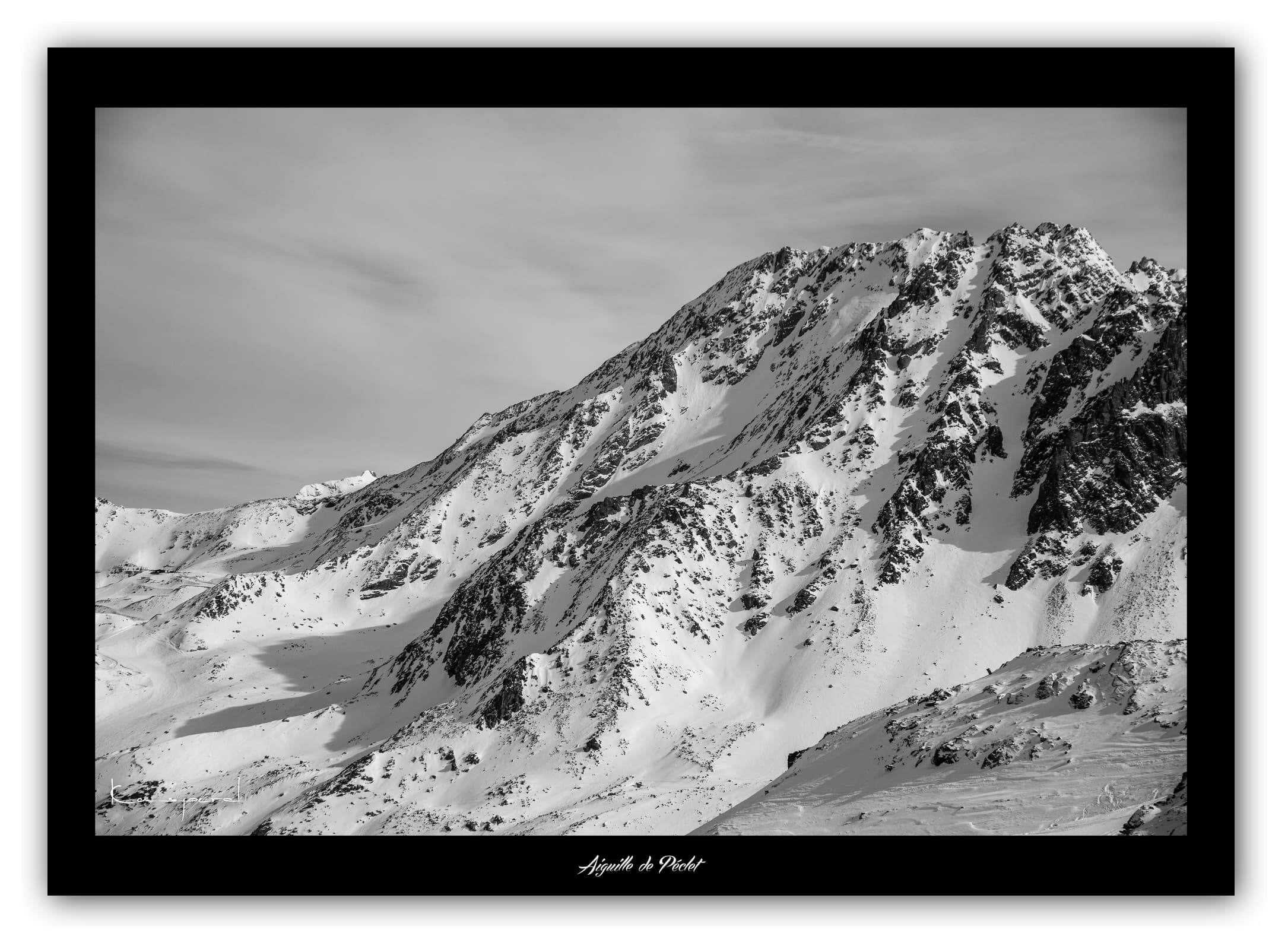 Générique Poster Aiguille de Péclet (Savoie). Affiches Formats 30x40cm, 40x60 cm ou 50x70 cm. Impression sur Papier Photo. Décoration murale. Paysage. Montagne. Noir et Blanc.