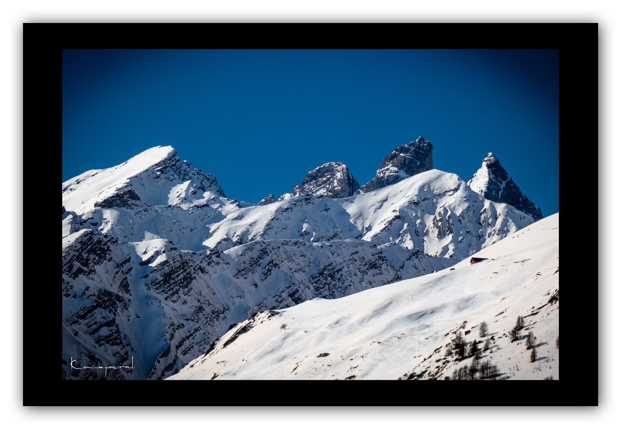 Poster Les Aiguilles d'Arves à Valloire - Savoie (France). Affiches Formats 30x40 cm, 40x60 cm ou 50x70 cm. Impression sur Papier Photo. Décoration murale. Nature. Paysage. Panorama. Montagne. Hiver.