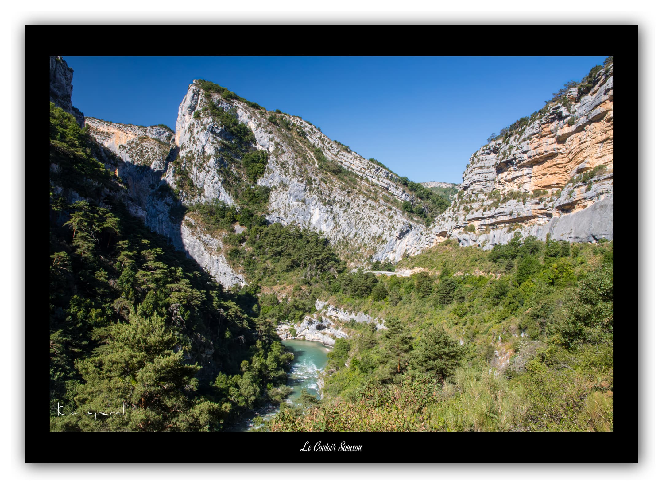 Poster Le Couloir Samson (Gorges du Verdon - France). Affiches Formats 30x40 cm, 40x60 cm ou 50x70 cm. Impression sur Papier Photo. Décoration murale. Paysage. Montagne. Panorama.