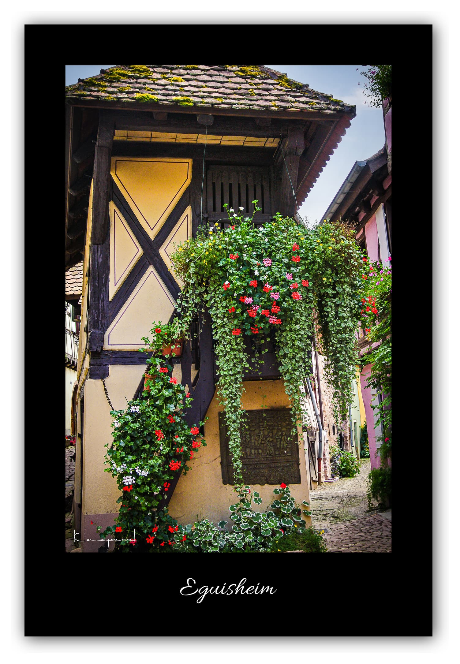 Poster Eguisheim - Alsace (France). Affiches Formats 30x40 cm, 40x60 cm ou 50x70 cm. Impression sur Papier Photo. Décoration murale. Village. Architecture.
