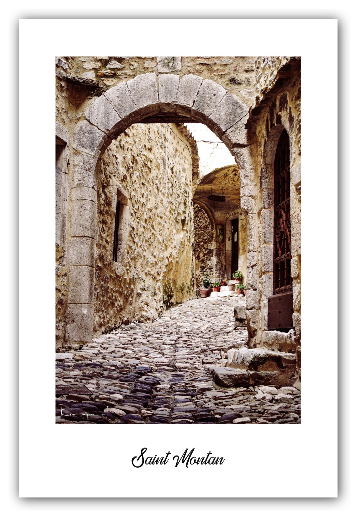 Poster Saint Montan (Ardèche - France). Affiches Formats 30x40 cm, 40x60 cm ou 50x70 cm. Impression sur Papier Photo. Décoration murale. Village. Architecture.