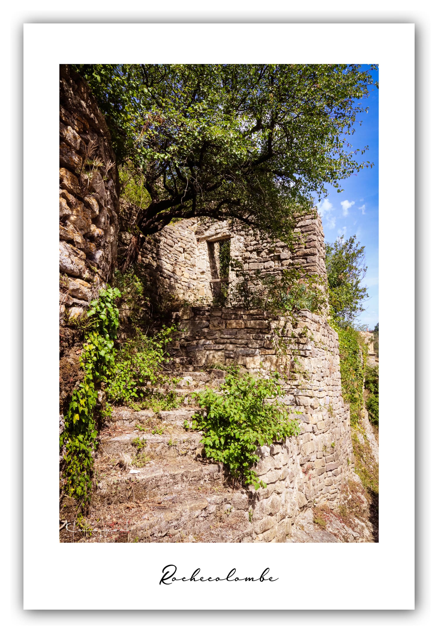 Poster Rochecolombe (Ardèche - France). Affiches Formats 30x40 cm, 40x60 cm ou 50x70 cm. Impression sur Papier Photo. Décoration murale. Village. Architecture.