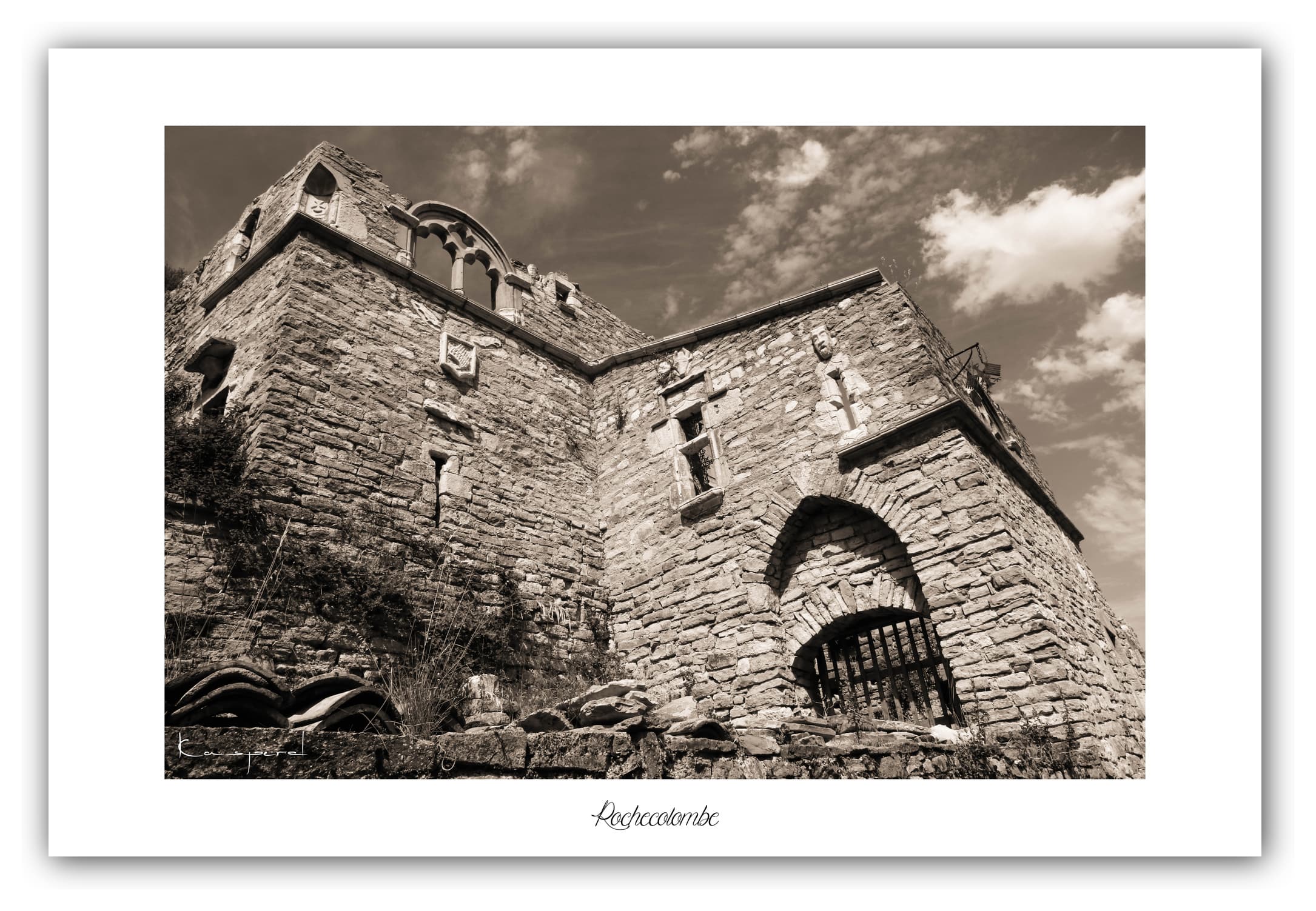 Poster Rochecolombe (Ardèche - France). Affiches Formats 30x40 cm, 40x60 cm ou 50x70 cm. Impression sur Papier Photo. Décoration murale. Village. Architecture.