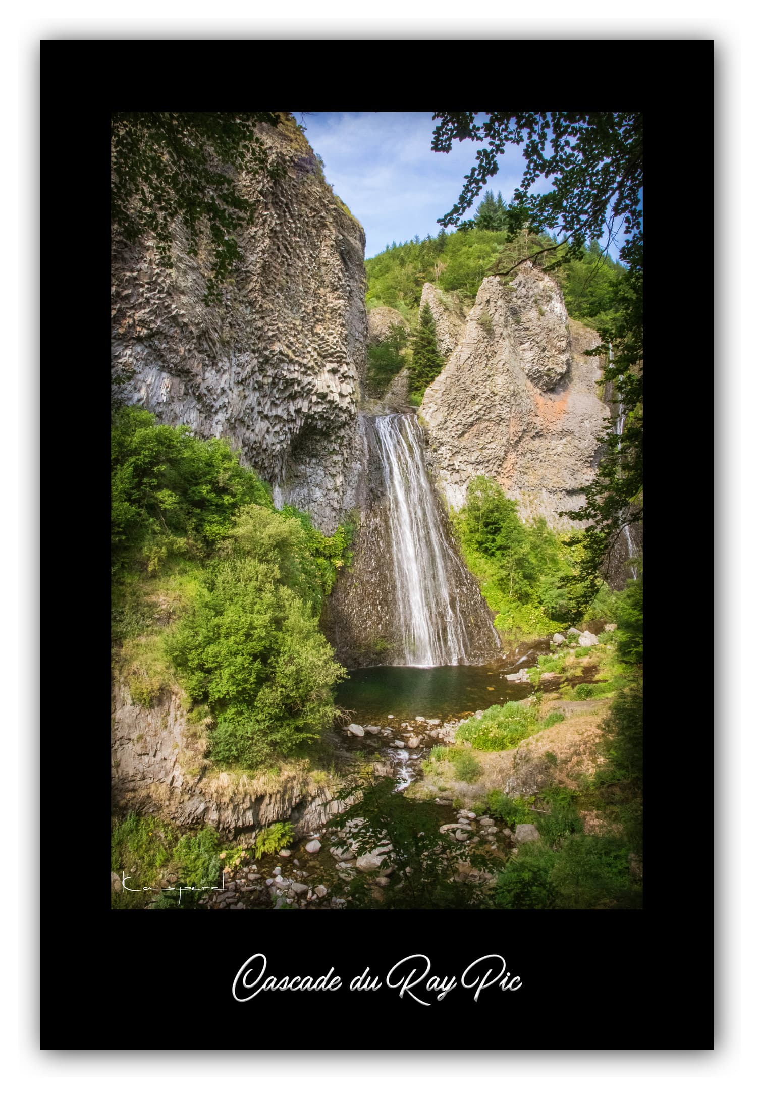 Poster Cascade du Ray Pic (Ardèche - France). Affiches Formats 30x40 cm, 40x60 cm ou 50x70 cm. Impression sur Papier Photo. Décoration murale. Village. Architecture.