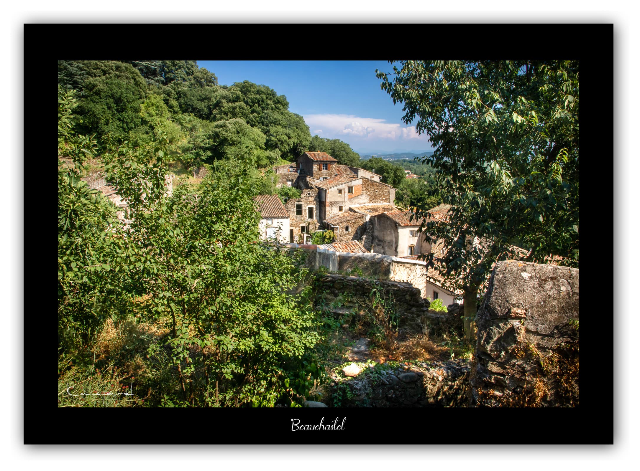 Poster Beauchastel (Ardèche - France). Affiches Formats 30x40 cm, 40x60 cm ou 50x70 cm. Impression sur Papier Photo. Décoration murale. Village. Architecture.