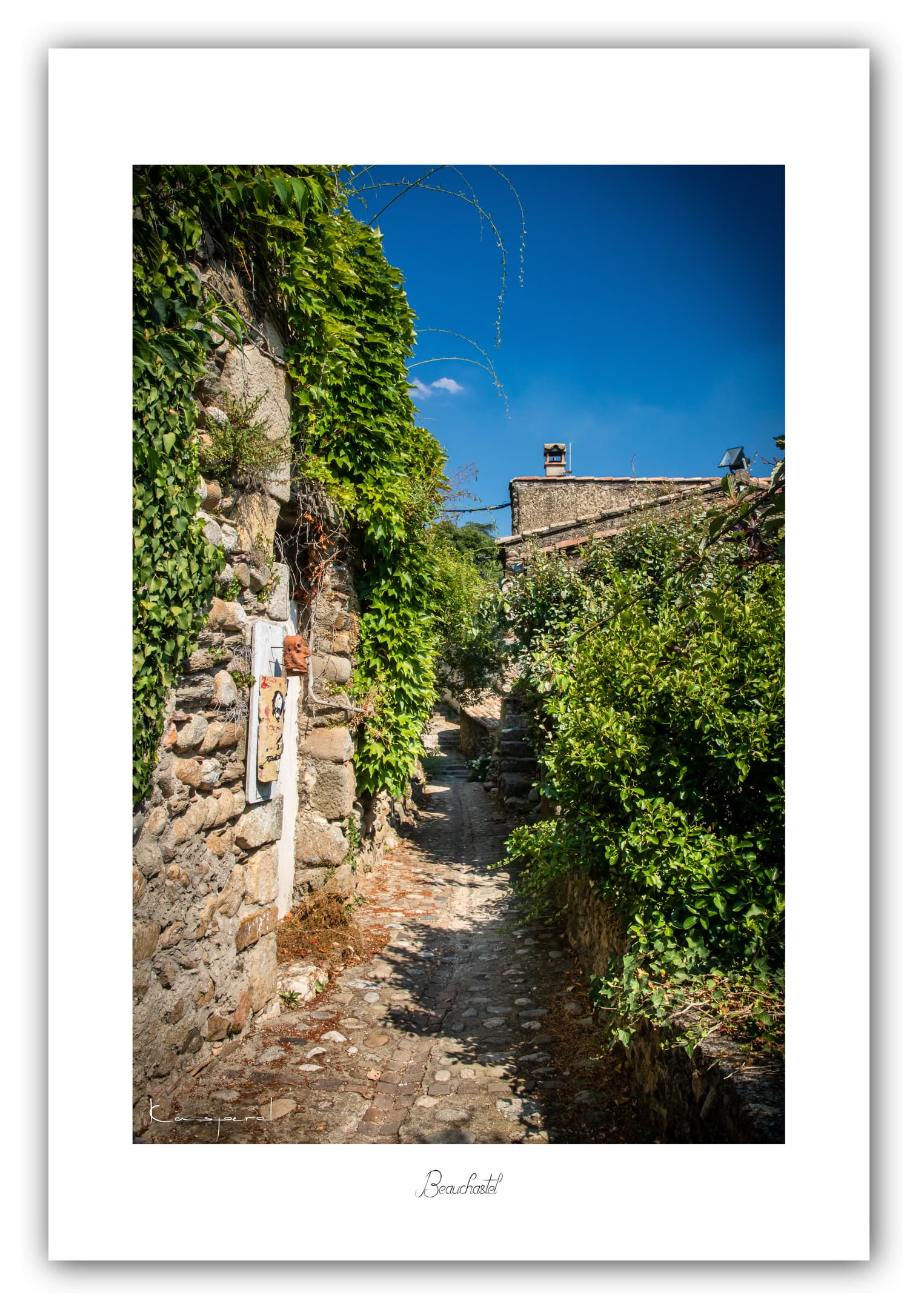 Poster Beauchastel (Ardèche - France). Affiches Formats 30x40 cm, 40x60 cm ou 50x70 cm. Impression sur Papier Photo. Décoration murale. Village. Architecture.