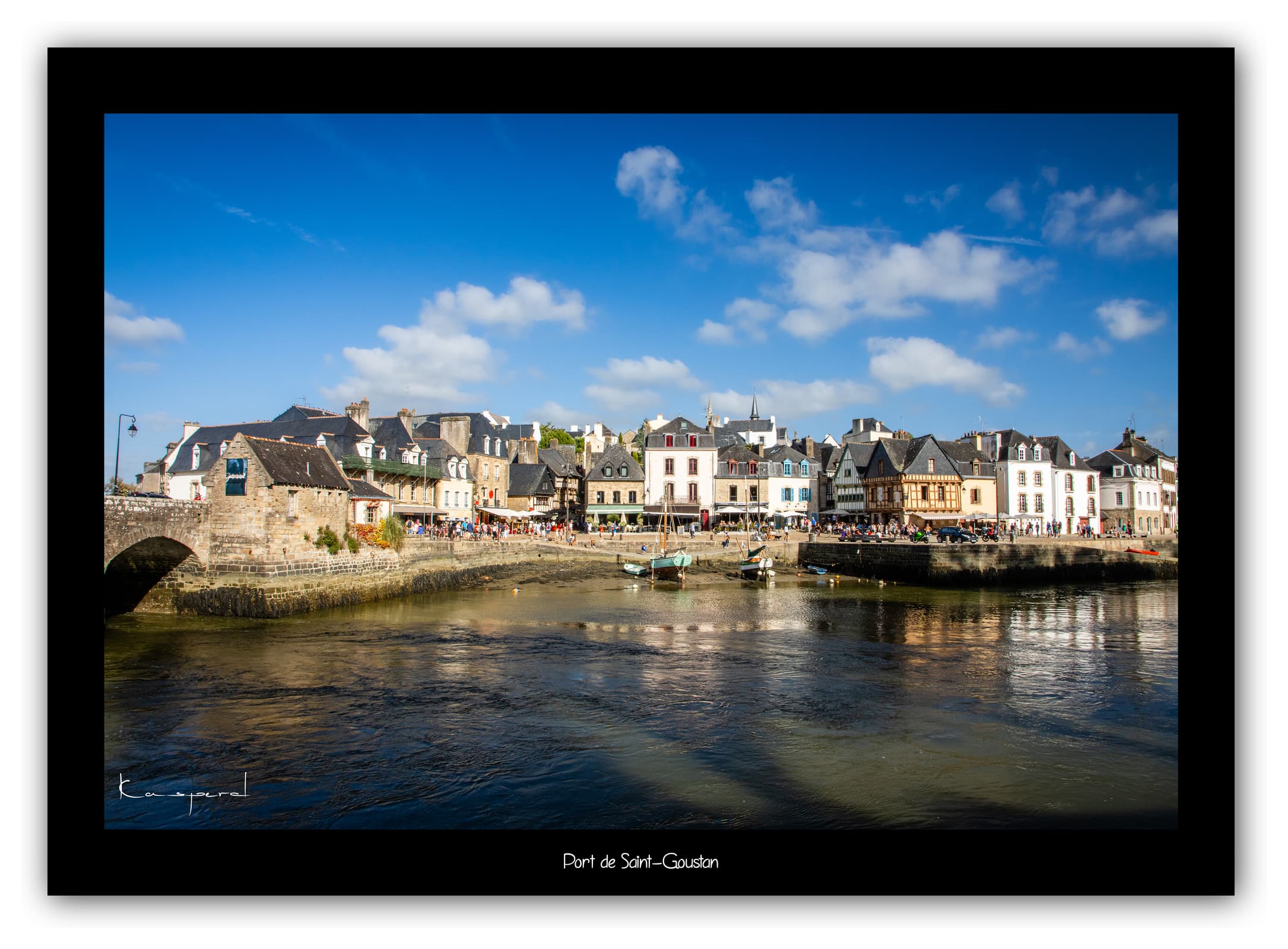 Poster Saint-Goustan (Bretagne - France). Affiches Formats 30x40cm, 40x60 cm ou 50x70 cm. Impression sur Papier Photo. Décoration murale. Architecture. Port.