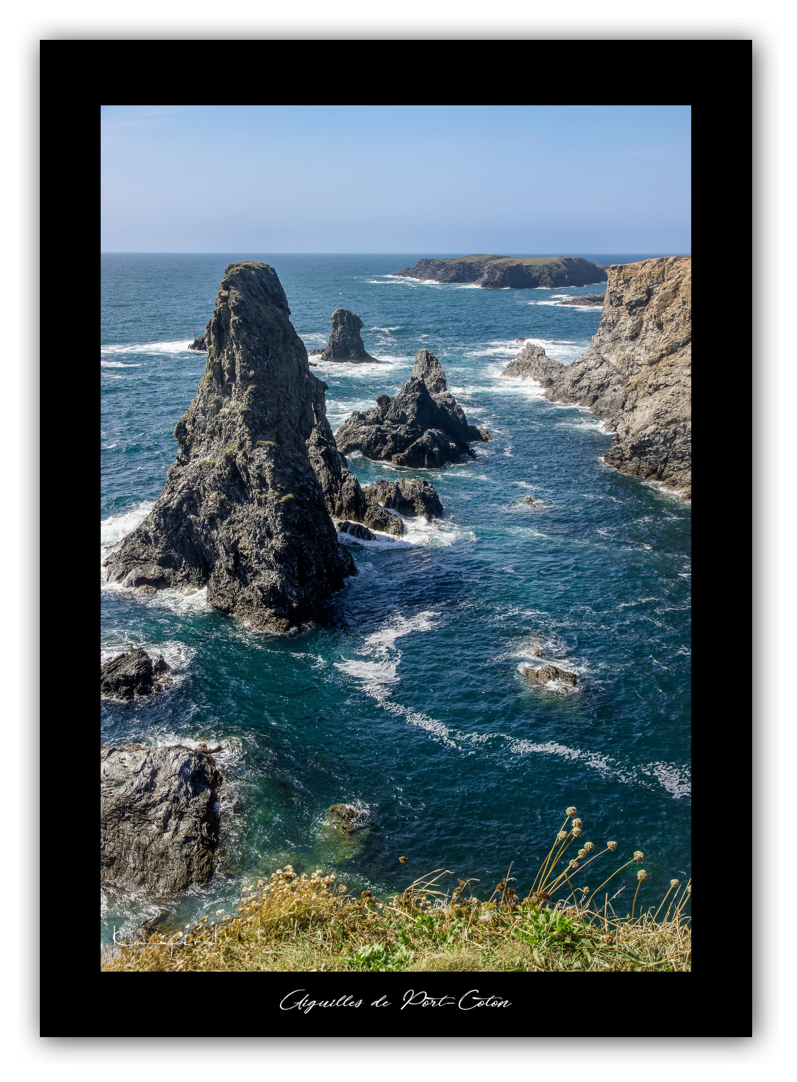 Poster Les Aiguilles de Port-Coton (Bretagne - France). Affiches Formats 30x40cm, 40x60 cm ou 50x70 cm. Impression sur Papier Photo. Décoration murale. Paysage. Mer.