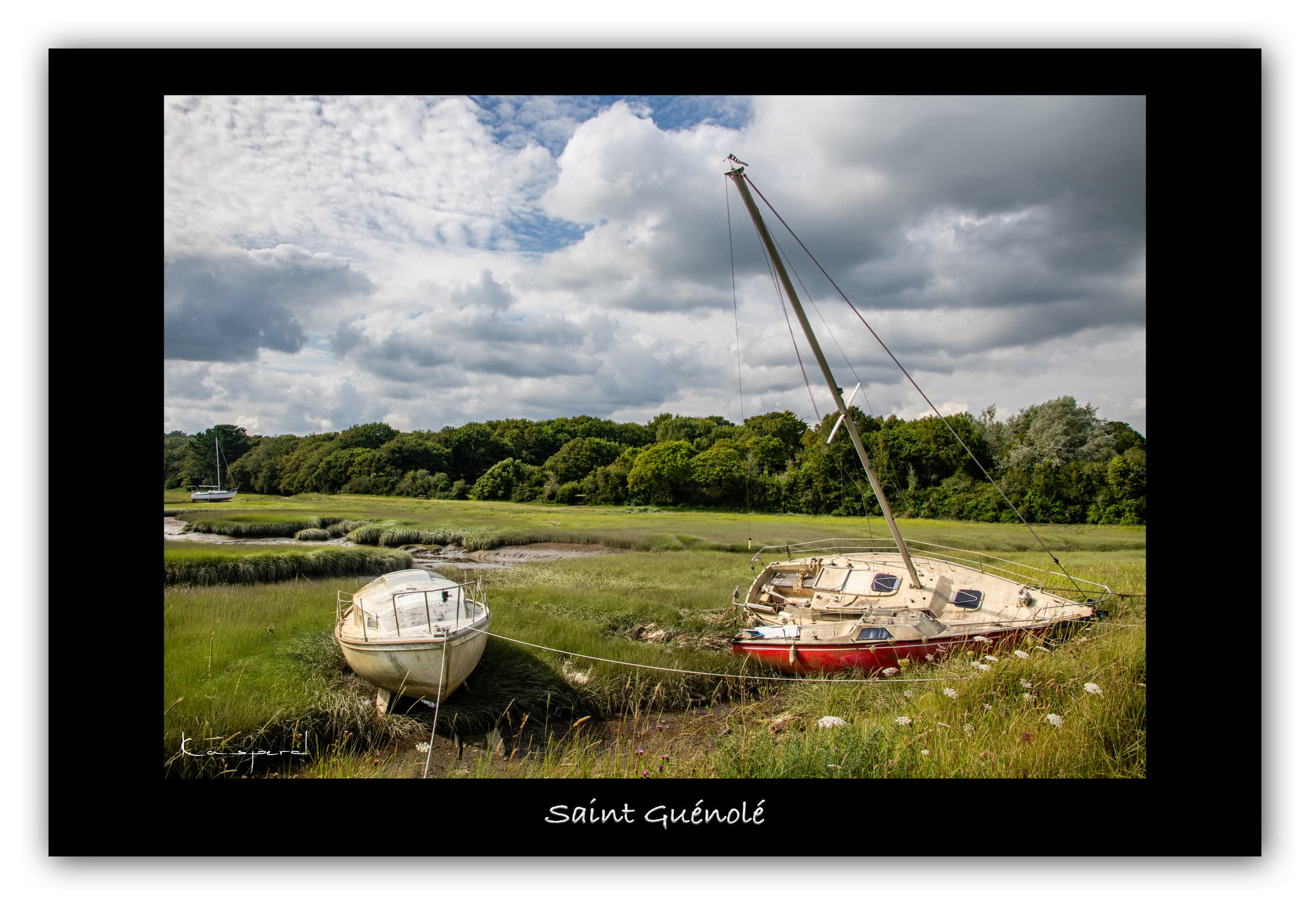 Poster Saint Guénolé - Bretagne (France). Affiches Formats 30x40 cm, 40x60 cm ou 50x70 cm. Impression sur Papier Photo. Décoration murale. Paysage. Mer. Bateaux.
