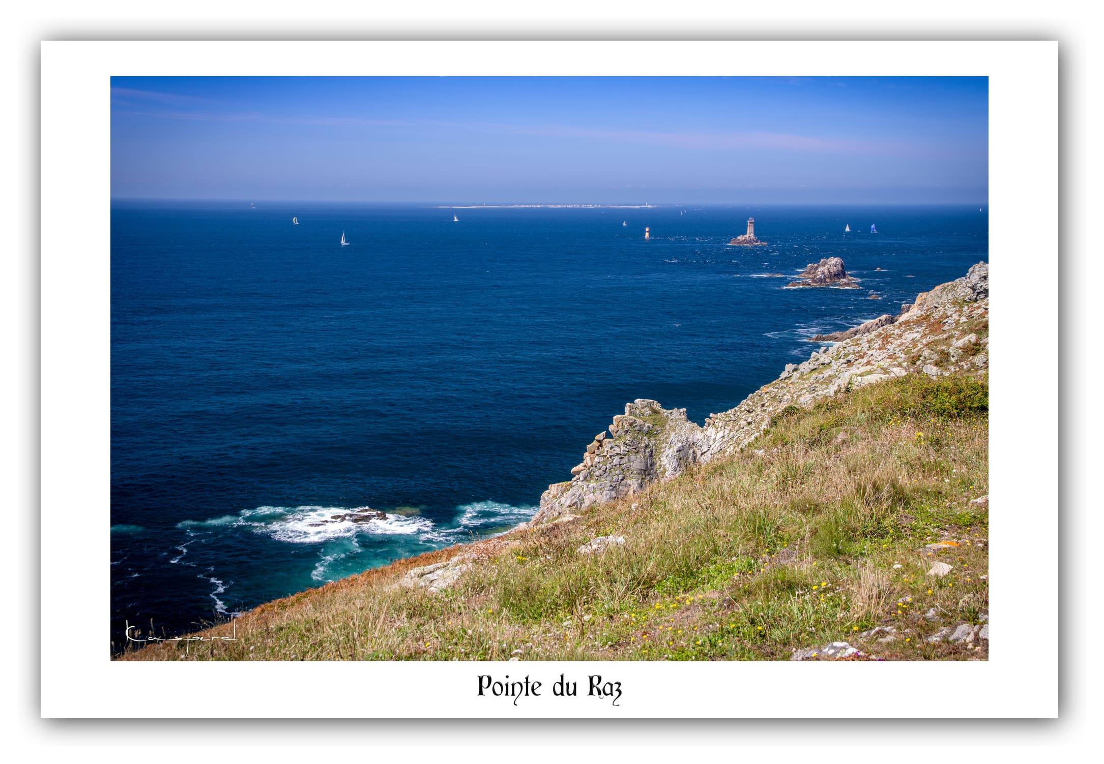 Poster Pointe du Raz - Bretagne (France). Affiches Formats 30x40 cm, 40x60 cm ou 50x70 cm. Impression sur Papier Photo. Décoration murale. Paysage. Mer. Falaises.