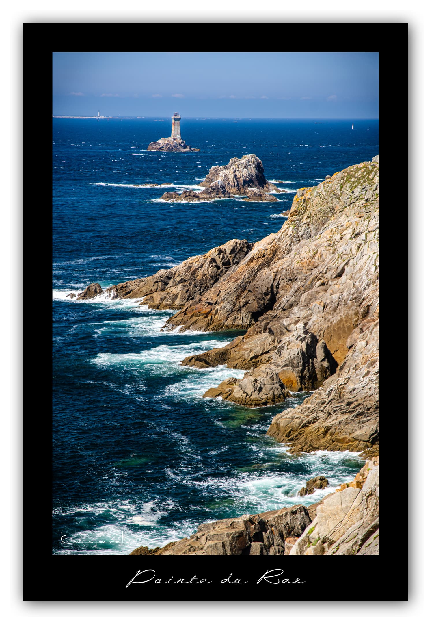 Poster Pointe du Raz - Bretagne (France). Affiches Formats 30x40 cm, 40x60 cm ou 50x70 cm. Impression sur Papier Photo. Décoration murale. Paysage. Mer. Phare.