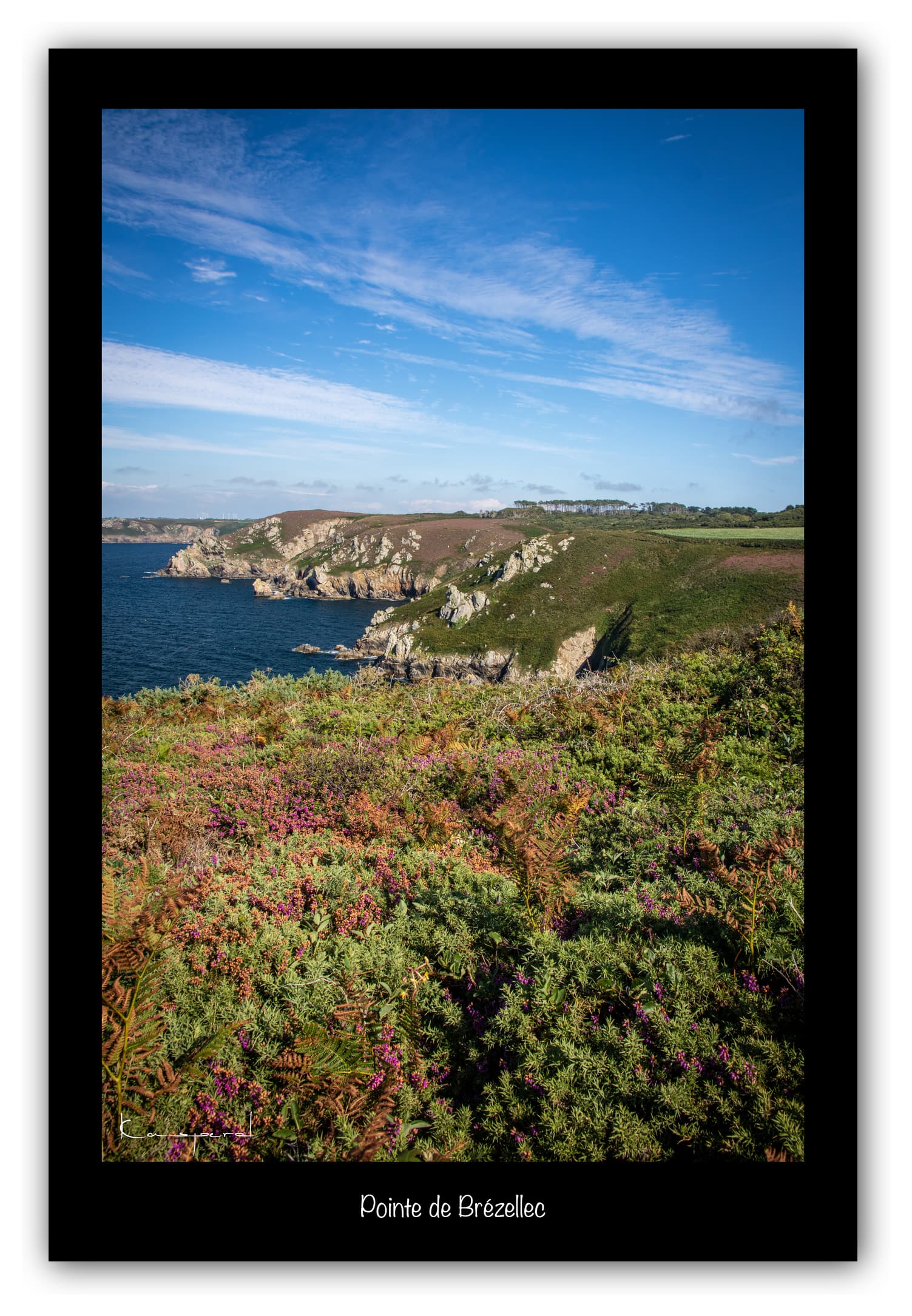 Poster Pointe de Brézellec - Bretagne (France). Affiches Formats 30x40 cm, 40x60 cm ou 50x70 cm. Impression sur Papier Photo. Décoration murale. Paysage. Mer. Phare.