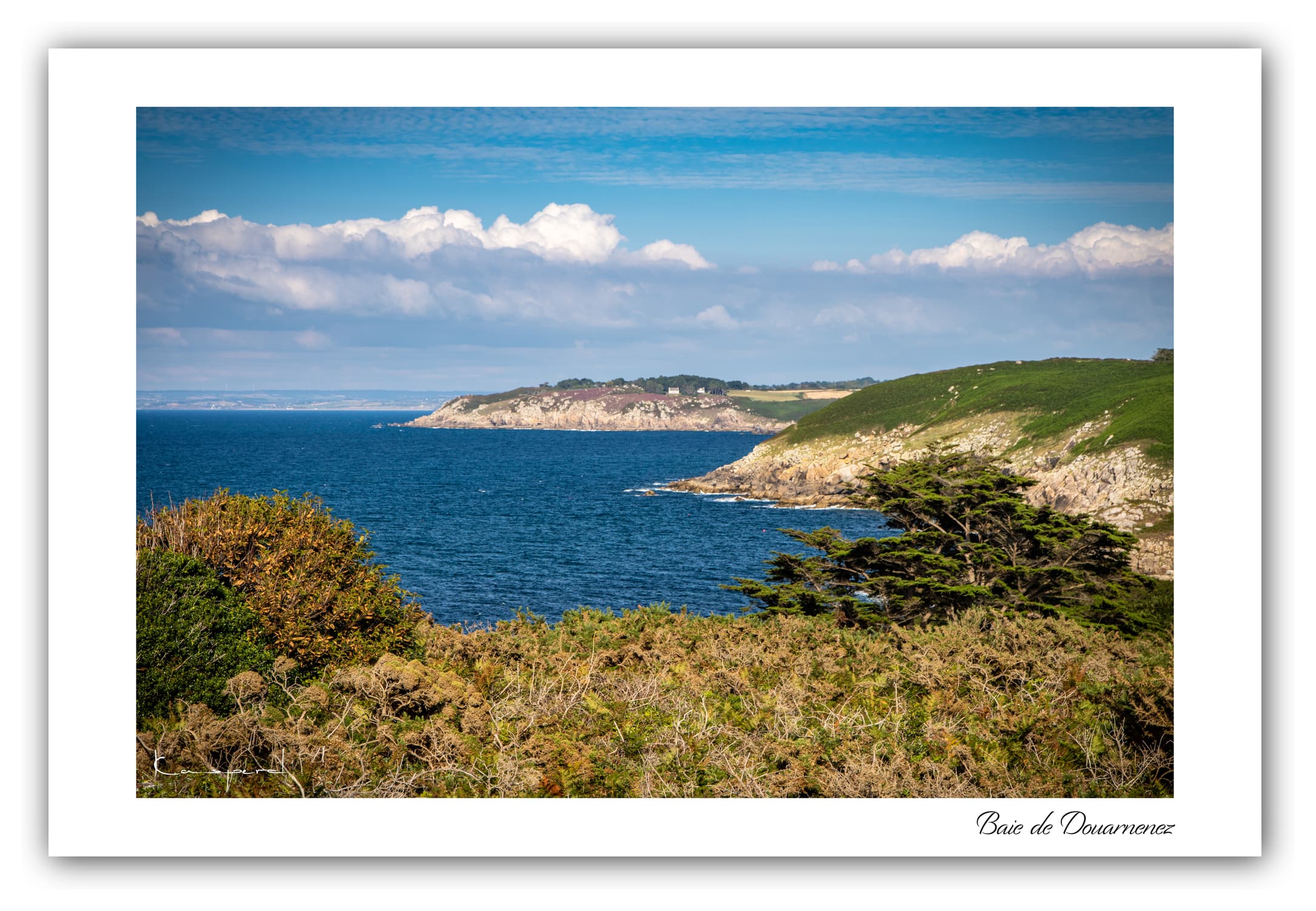 Poster Baie de Douarnenez - Bretagne (France). Affiches Formats 30x40 cm, 40x60 cm ou 50x70 cm. Impression sur Papier Photo. Décoration murale. Paysage. Mer. Phare.