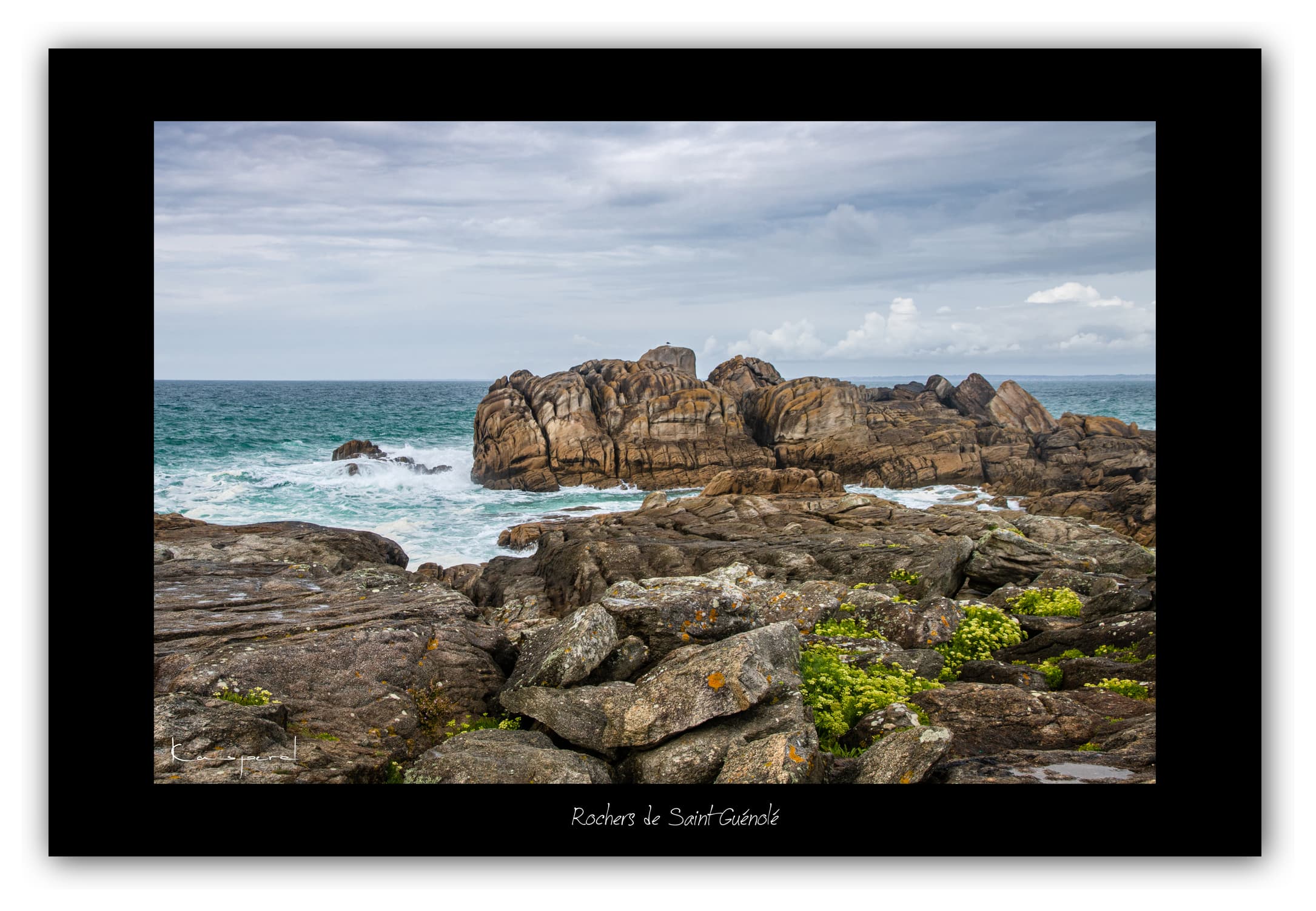Poster Rochers de Saint Guénolé - Bretagne (France). Affiches Formats 30x40 cm, 40x60 cm ou 50x70 cm. Impression sur Papier Photo. Décoration murale. Paysage. Mer. Phare.
