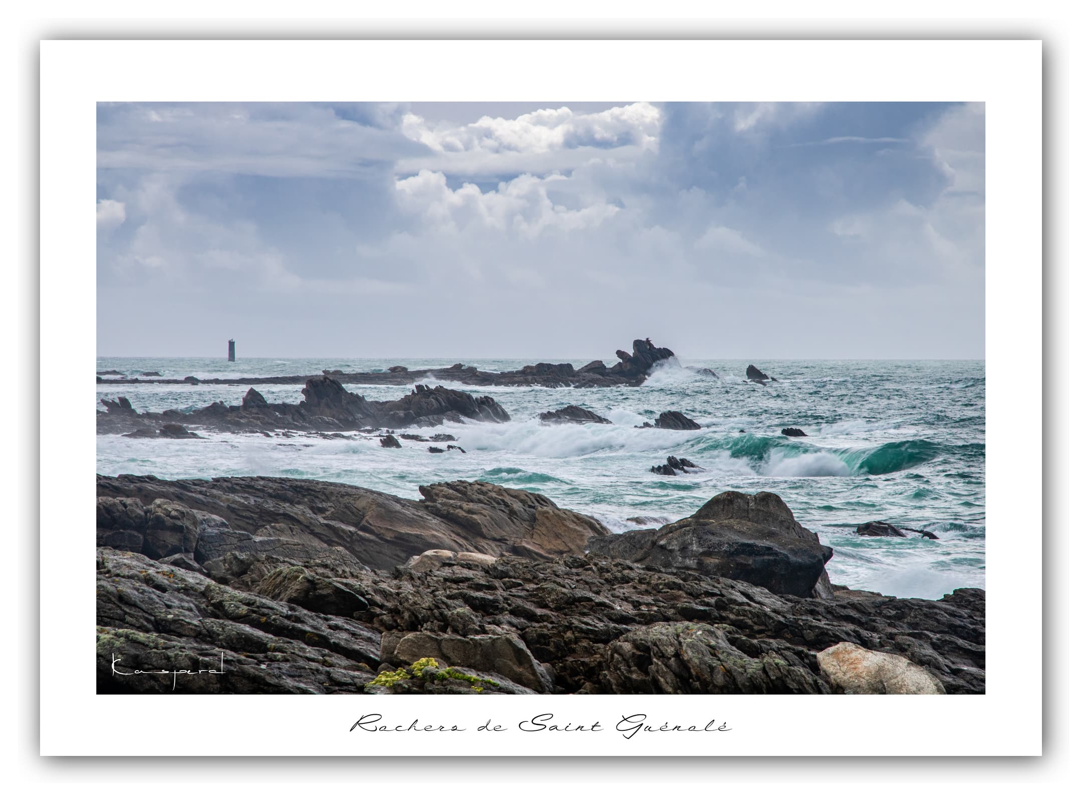 Poster Rochers de Saint Guénolé - Bretagne (France). Affiches Formats 30x40 cm, 40x60 cm ou 50x70 cm. Impression sur Papier Photo. Décoration murale. Paysage. Mer. Phare.