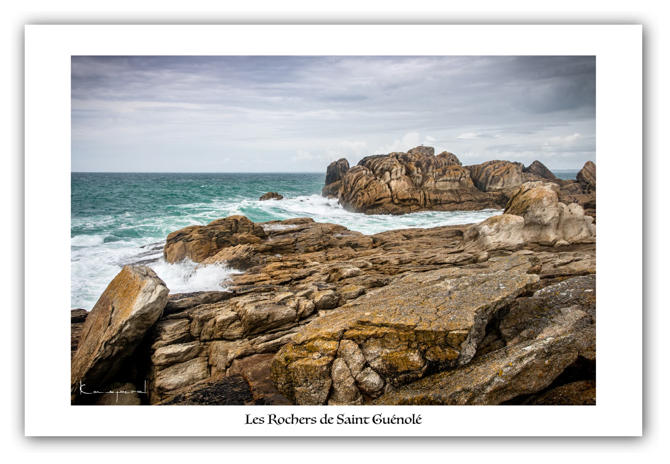 Poster Rochers de Saint Guénolé - Bretagne (France). Affiches Formats 30x40 cm, 40x60 cm ou 50x70 cm. Impression sur Papier Photo. Décoration murale. Paysage. Mer. Phare.