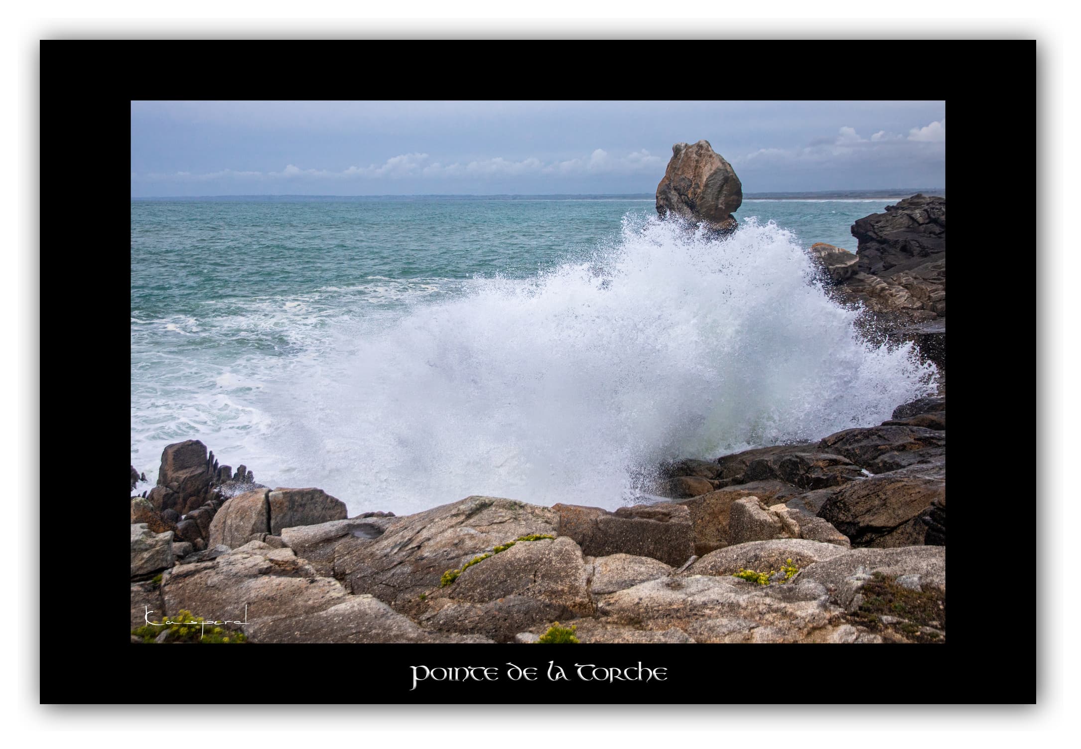 Poster Pointe de la Torche - Bretagne (France). Affiches Formats 30x40 cm, 40x60 cm ou 50x70 cm. Impression sur Papier Photo. Décoration murale. Paysage. Mer. Phare.