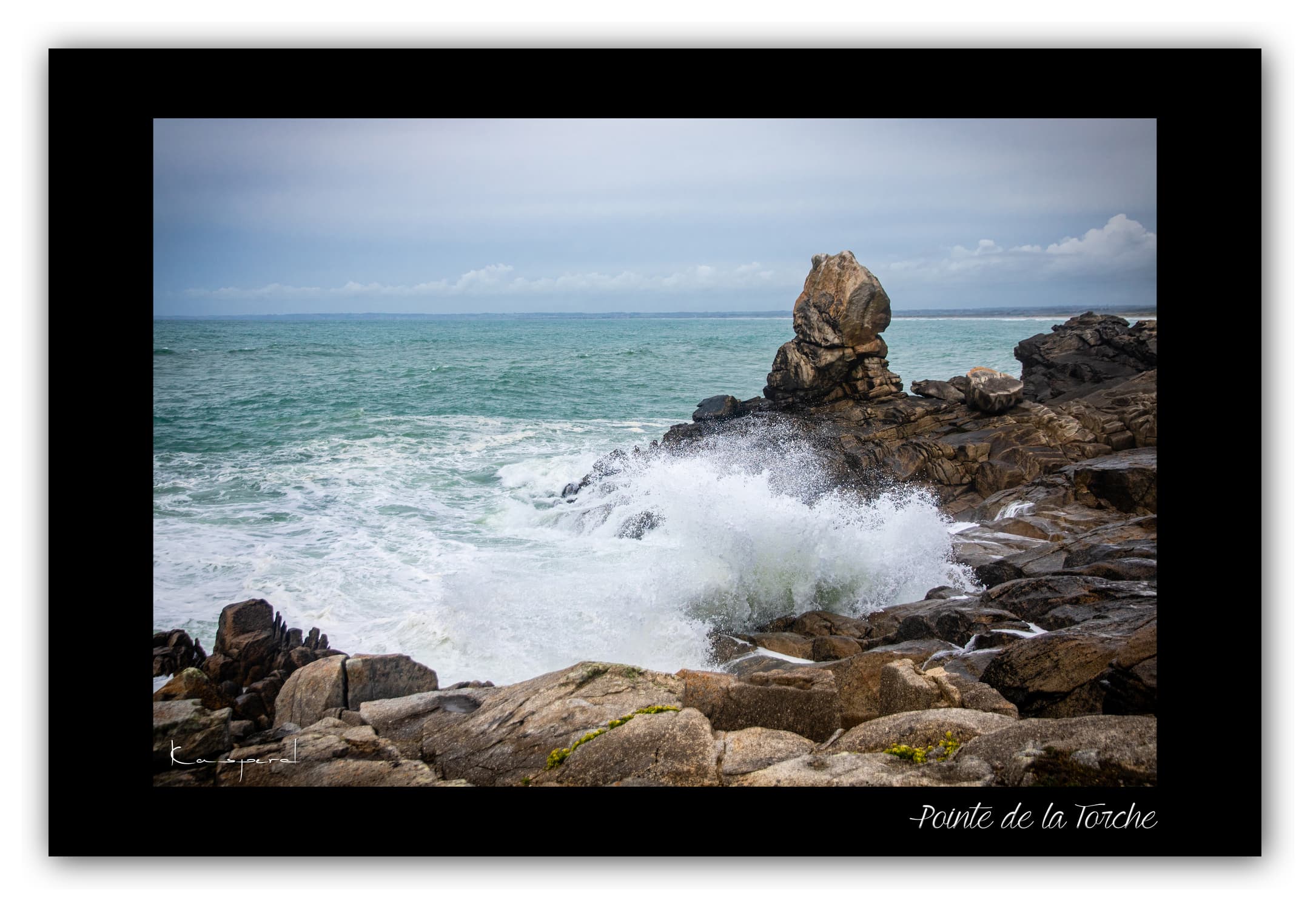 Poster Pointe de la Torche - Bretagne (France). Affiches Formats 30x40 cm, 40x60 cm ou 50x70 cm. Impression sur Papier Photo. Décoration murale. Paysage. Mer. Phare.