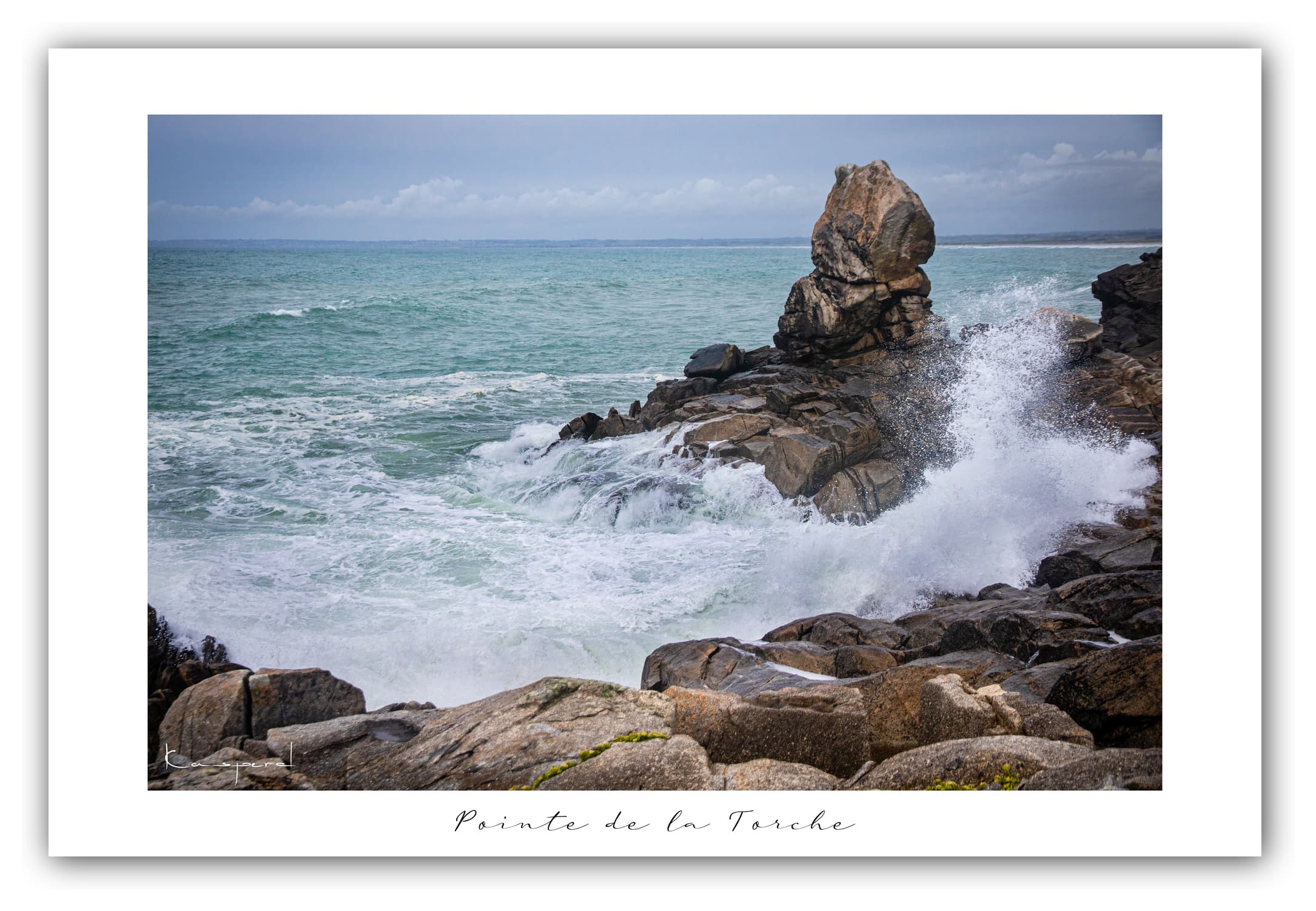 Poster Pointe de la Torche - Bretagne (France). Affiches Formats 30x40 cm, 40x60 cm ou 50x70 cm. Impression sur Papier Photo. Décoration murale. Paysage. Mer. Phare.