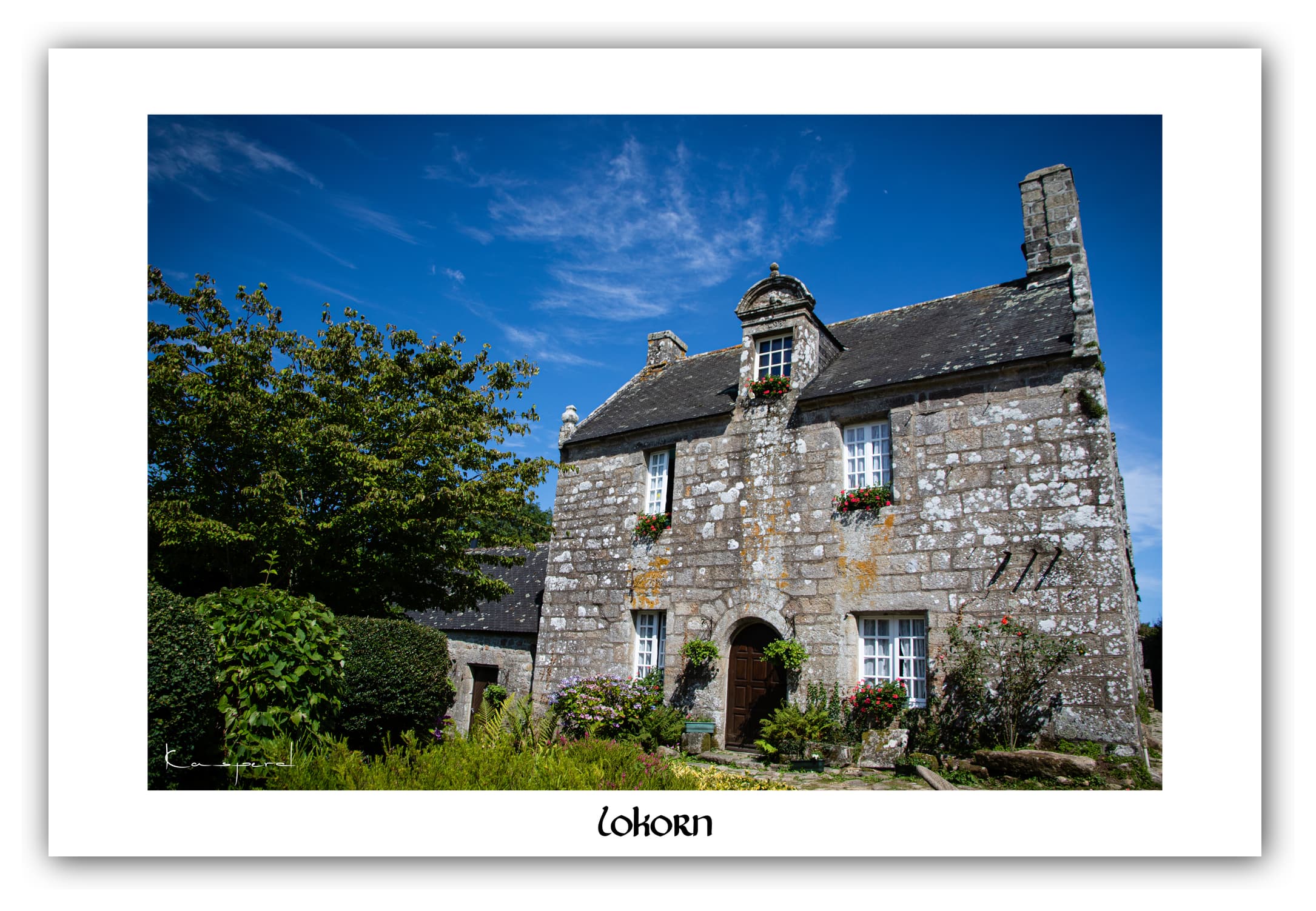 Poster Lokorn/Locronan - Bretagne (France). Affiches Formats 30x40 cm, 40x60 cm ou 50x70cm. Impression sur Papier Photo. Décoration murale. Paysage. Mer. Phare.