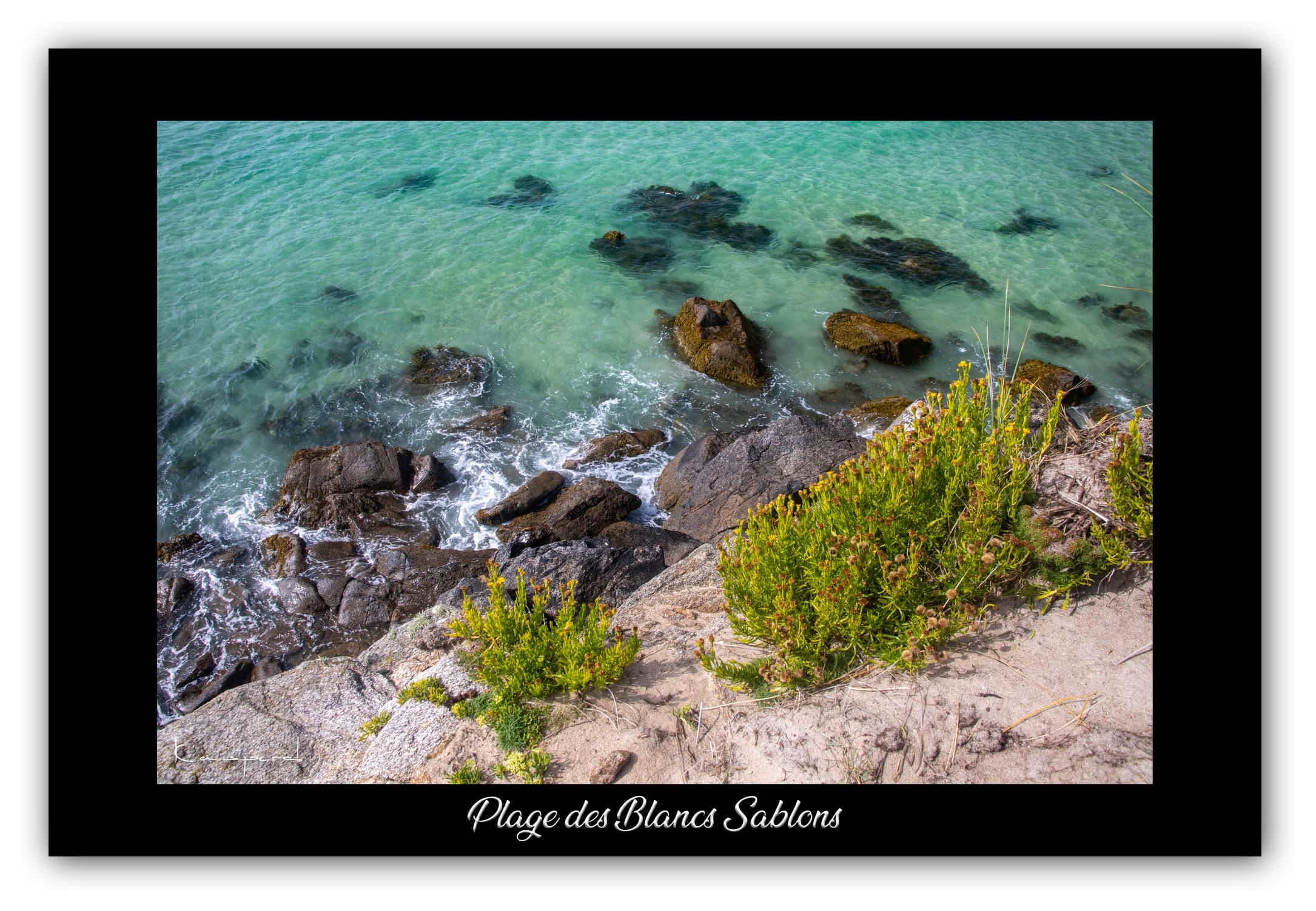 Poster Plage des Blancs Sablons - Bretagne (France). Affiches Formats 30x40 cm, 40x60 cm ou 50x70cm. Impression sur Papier Photo. Décoration murale. Paysage. Mer. Phare.