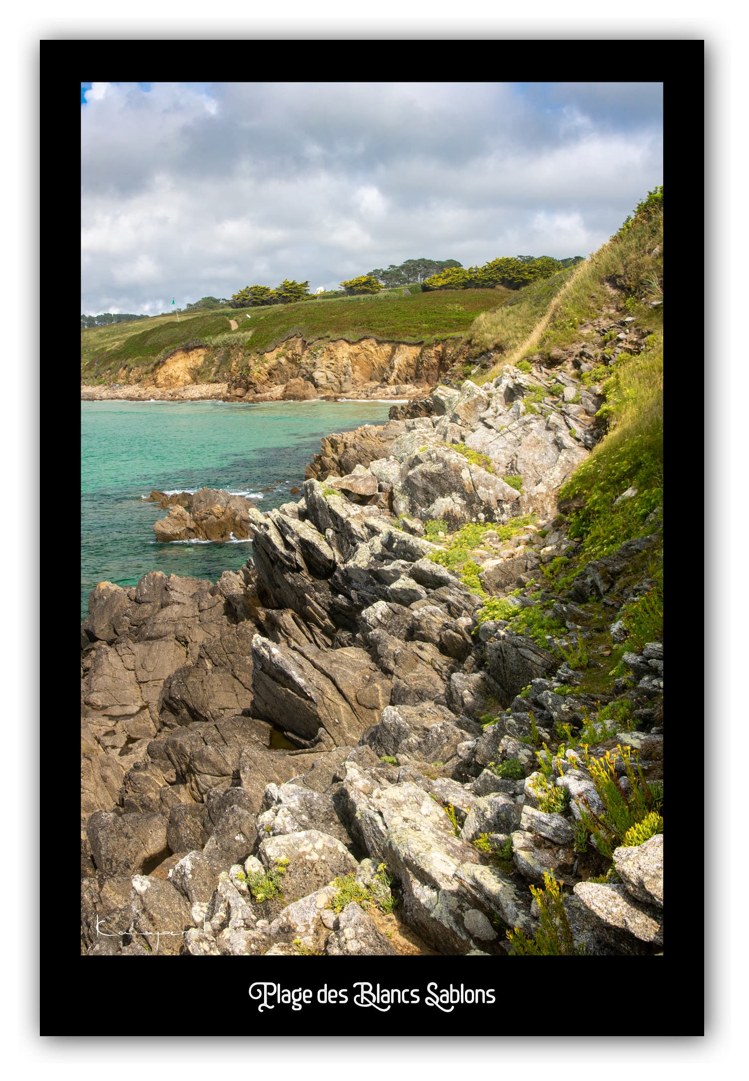 Poster Plage des Blancs Sablons - Bretagne (France). Affiches Formats 30x40 cm, 40x60 cm ou 50x70cm. Impression sur Papier Photo. Décoration murale. Paysage. Mer. Phare.