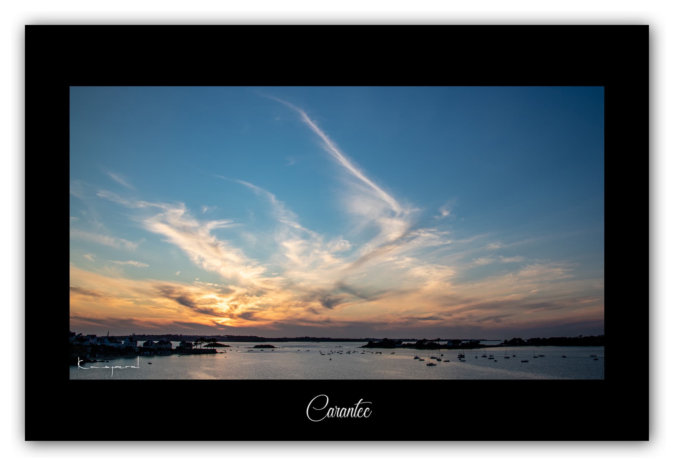 Poster Carantec - Bretagne (France). Affiches Formats 30x40 cm, 40x60 cm ou 50x70cm. Impression sur Papier Photo. Décoration murale. Paysage. Mer. Phare.