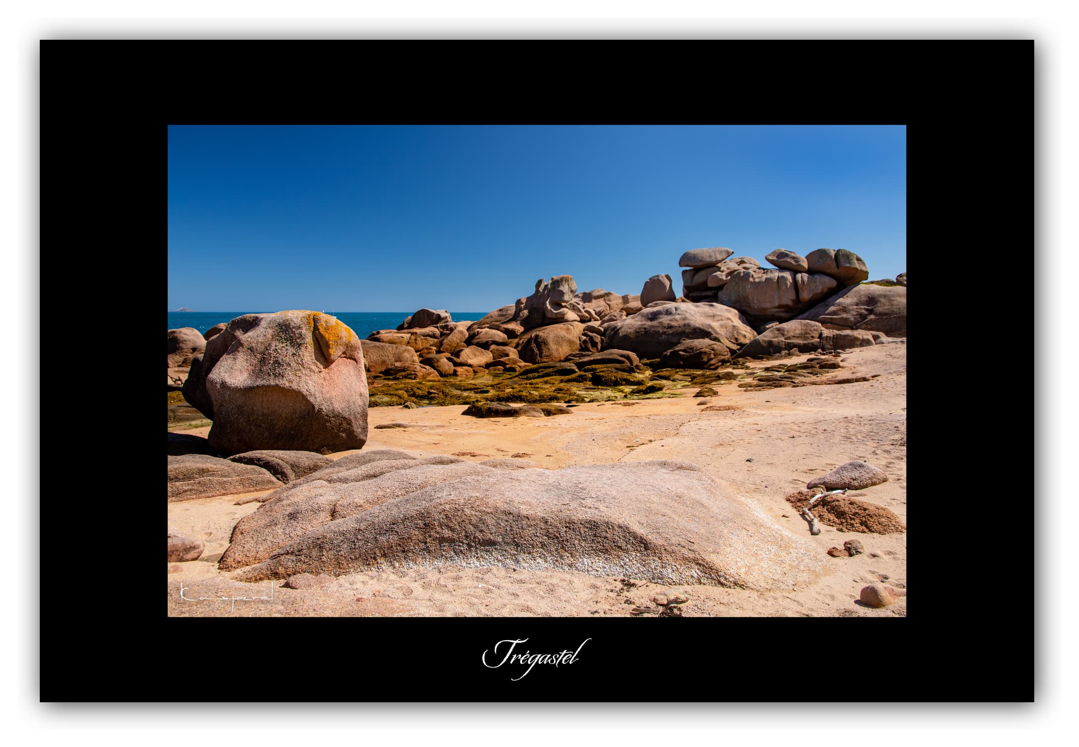 Poster Trégastel - Bretagne (France). Affiches Formats 30x40 cm, 40x60 cm ou 50x70cm. Impression sur Papier Photo. Décoration murale. Paysage. Mer. Phare.