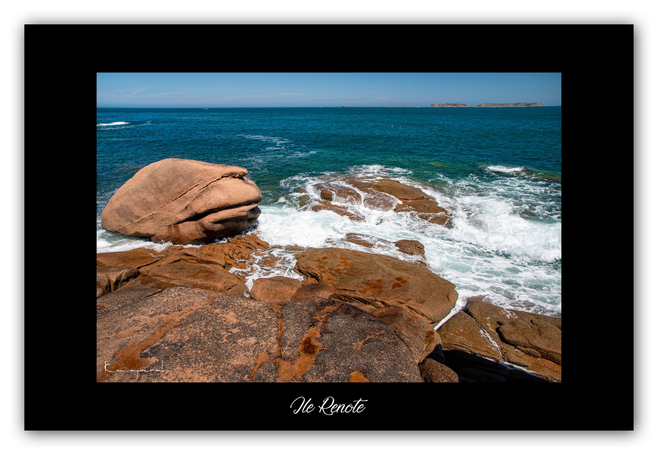 Poster Trégastel - Bretagne (France). Affiches Formats 30x40 cm, 40x60 cm ou 50x70cm. Impression sur Papier Photo. Décoration murale. Paysage. Mer. Phare.