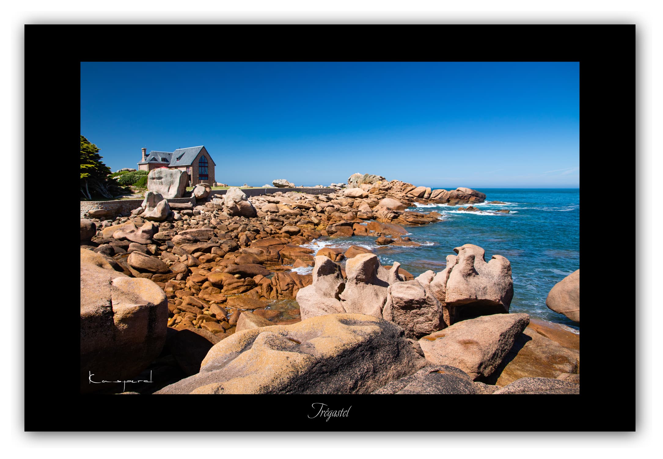 Poster Trégastel - Bretagne (France). Affiches Formats 30x40 cm, 40x60 cm ou 50x70cm. Impression sur Papier Photo. Décoration murale. Paysage. Mer. Phare.