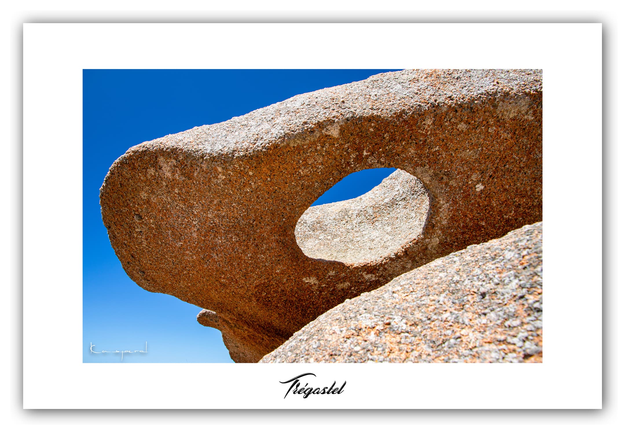 Poster Trégastel - Bretagne (France). Affiches Formats 30x40 cm, 40x60 cm ou 50x70cm. Impression sur Papier Photo. Décoration murale. Paysage. Mer. Phare.