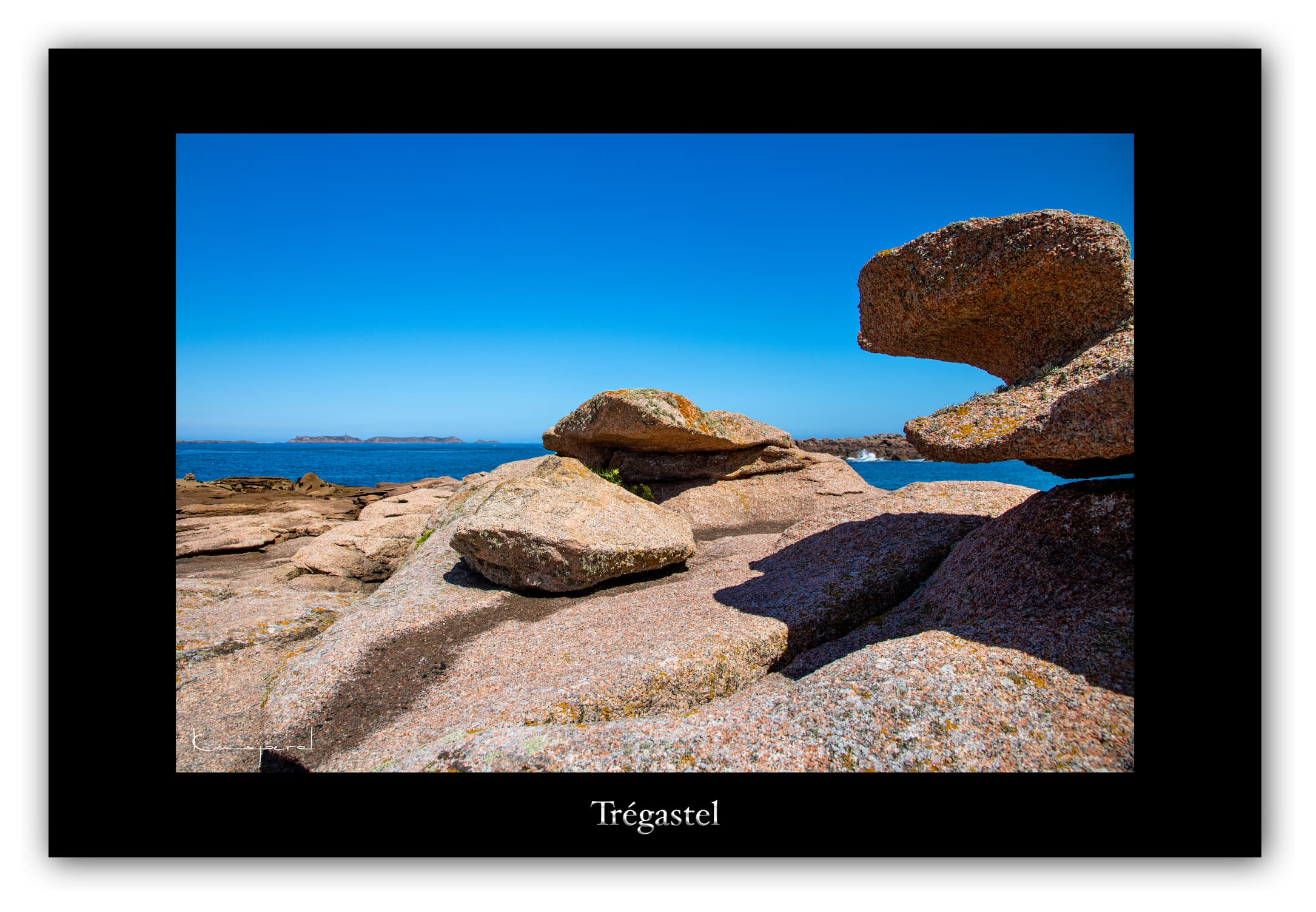 Poster Trégastel - Bretagne (France). Affiches Formats 30x40 cm, 40x60 cm ou 50x70 cm. Impression sur Papier Photo. Décoration murale. Paysage. Mer. Phare.