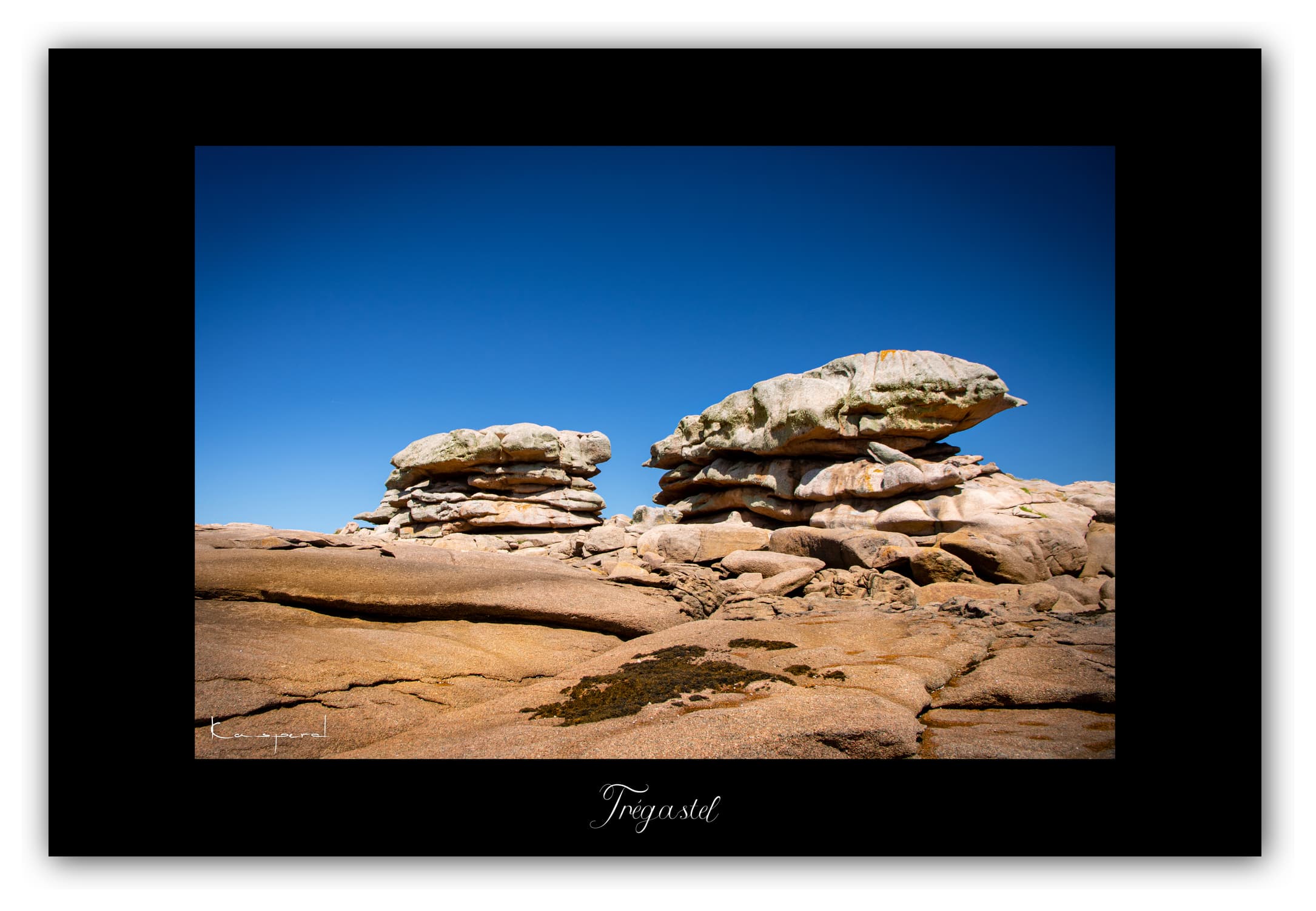 Poster Trégastel - Bretagne (France). Affiches Formats 30x40 cm, 40x60 cm ou 50x70 cm. Impression sur Papier Photo. Décoration murale. Paysage. Mer. Phare.