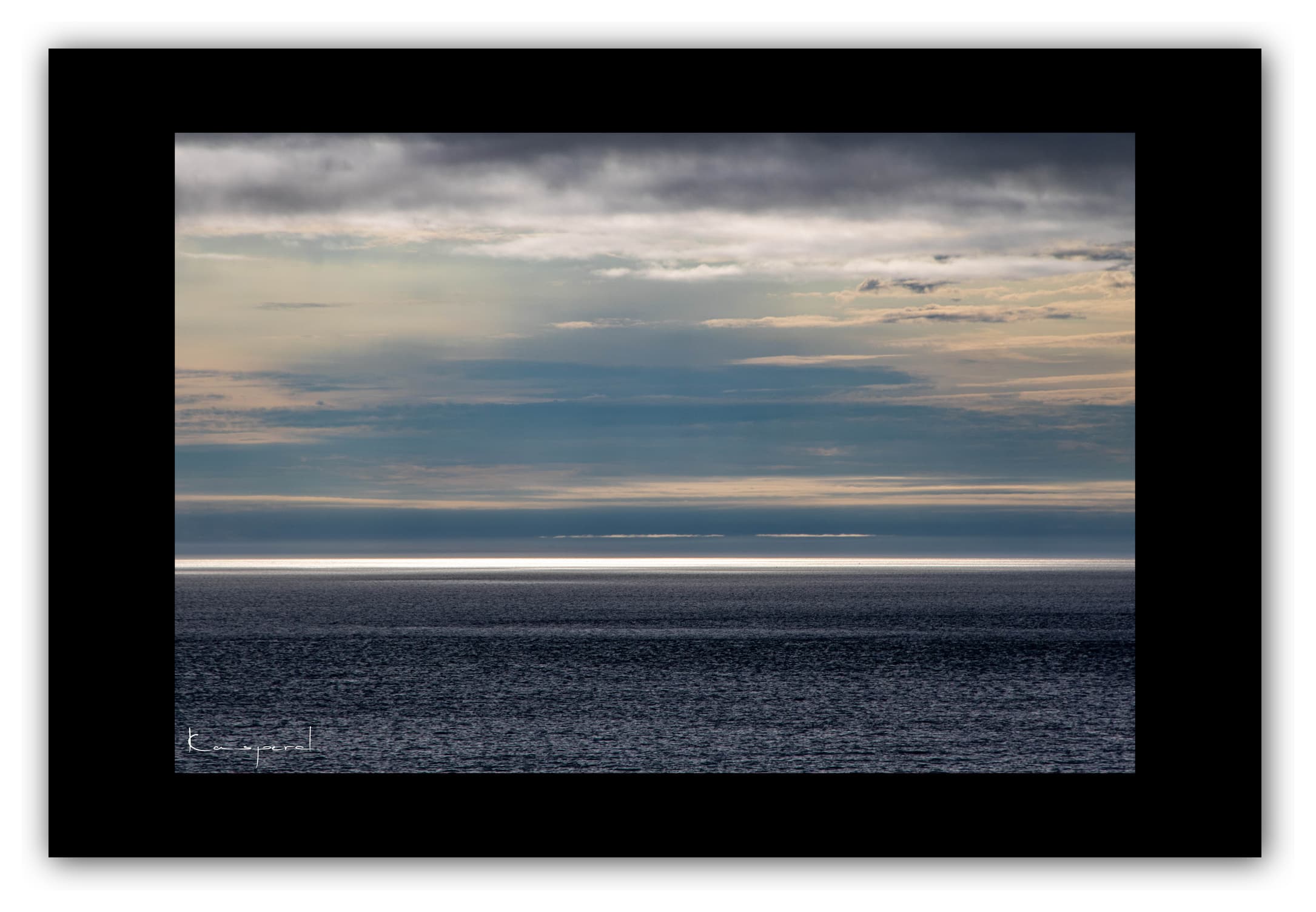 Poster Pointe de Pen Hir - Bretagne (France). Affiches Formats 30x40 cm, 40x60 cm ou 50x70 cm. Impression sur Papier Photo. Décoration murale. Paysage. Mer. Phare.