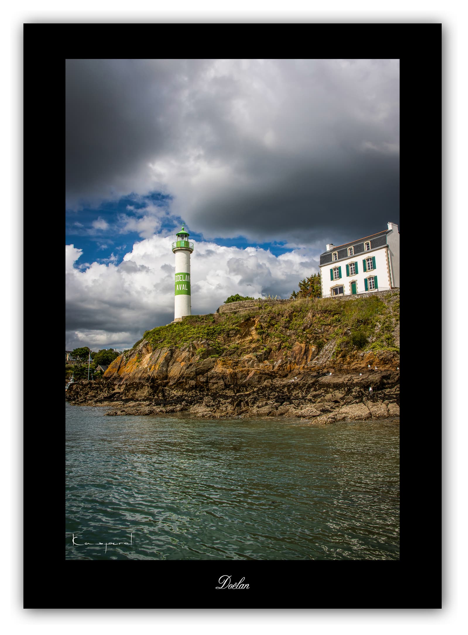 Poster Phare Vert de Doëlan (Bretagne - France). Affiches Formats 30x40cm, 40x60 cm ou 50x70 cm. Impression sur Papier Photo. Décoration murale. Paysage. Phare.