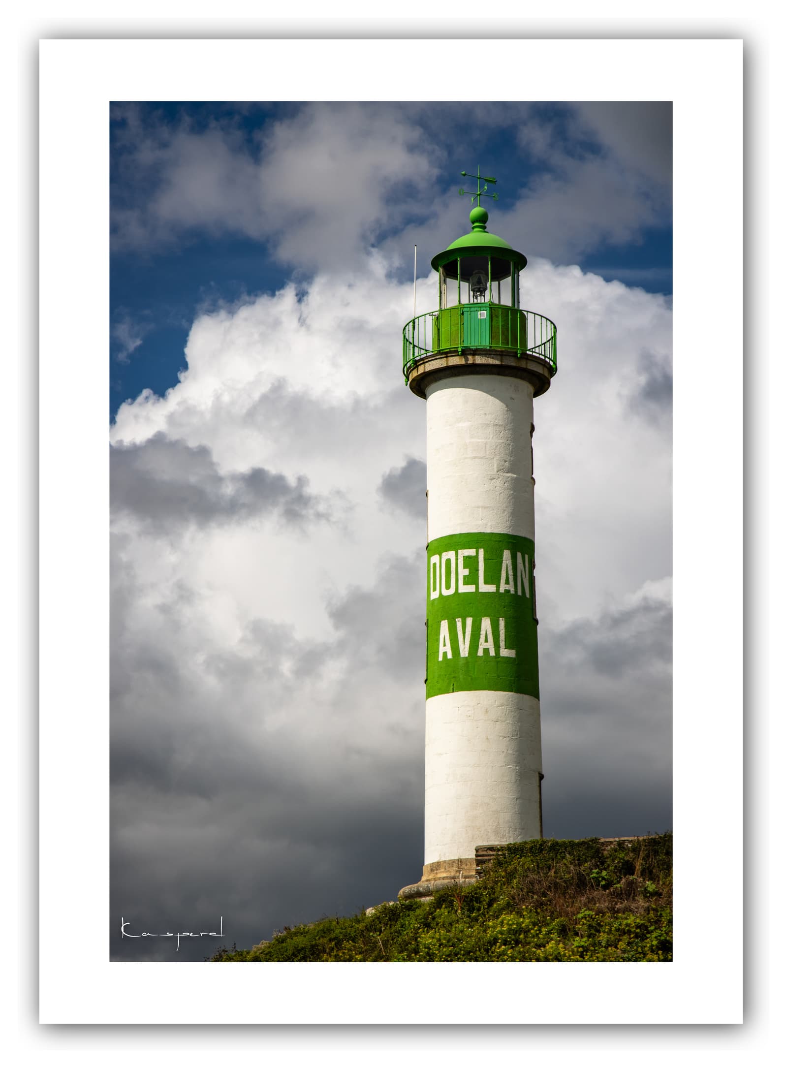 Poster Phare aval de Doëlan (Bretagne - France). Affiches Formats 30x40cm, 40x60 cm ou 50x70 cm. Impression sur Papier Photo. Décoration murale. Paysage. Phare.