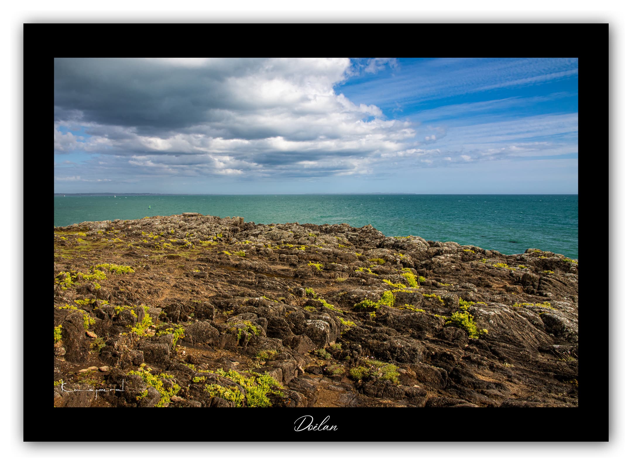 Poster Doëlan (Bretagne - France). Affiches Formats 30x40cm, 40x60 cm ou 50x70 cm. Impression sur Papier Photo. Décoration murale. Paysage. Phare.