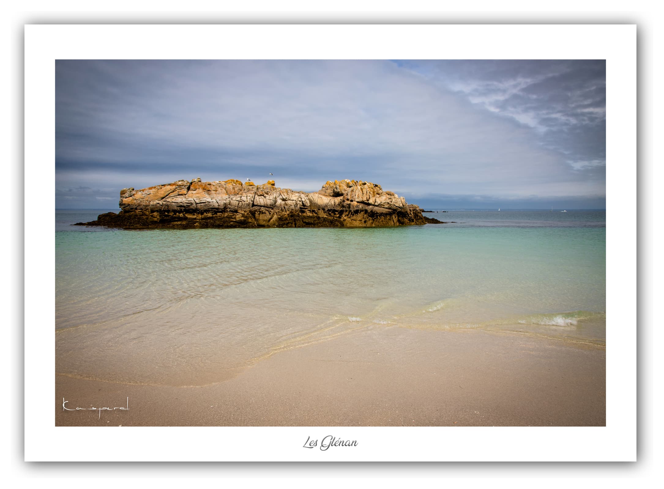 Poster Île Saint-Nicolas (Bretagne - France). Affiches Formats 30x40cm, 40x60 cm ou 50x70 cm. Impression sur Papier Photo. Décoration murale. Paysage. Océan. Îles.