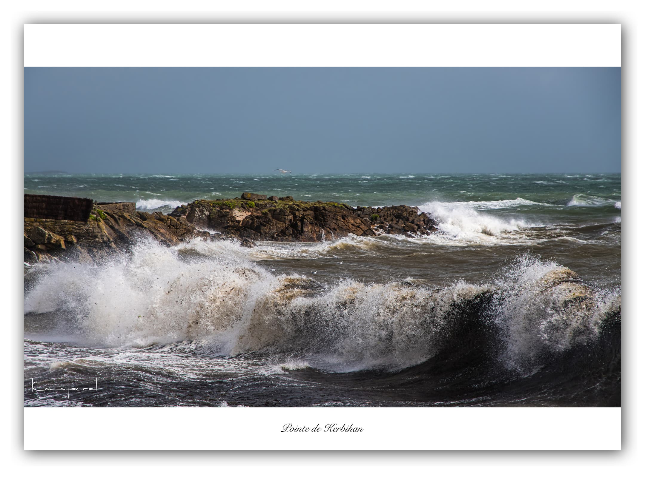 Poster Pointe de Kerbihan (Bretagne - France). Affiches Formats 30x40cm, 40x60 cm ou 50x70 cm. Impression sur Papier Photo. Décoration murale. Paysage. Tempête.