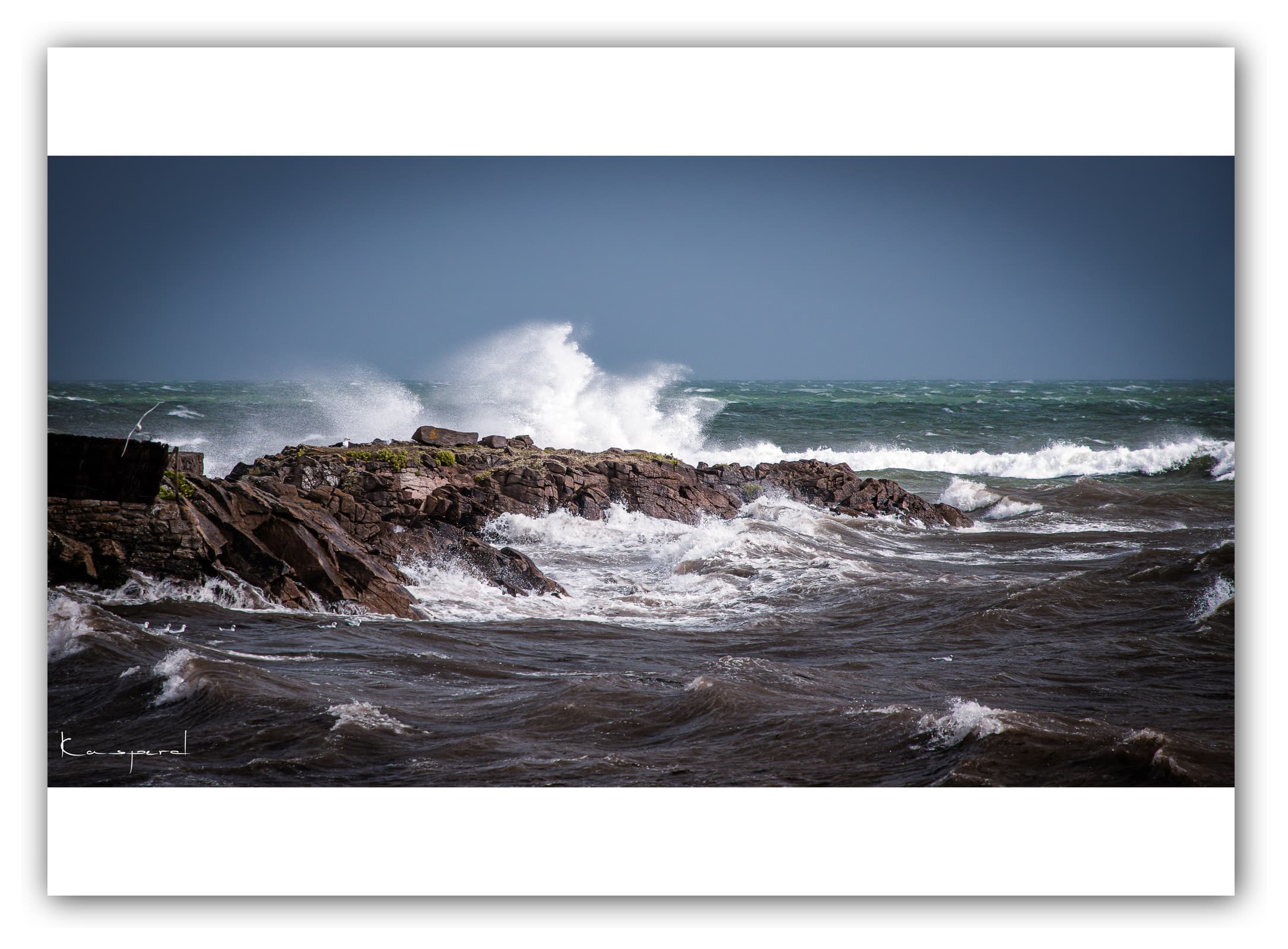 Poster Tempête estivale Bretonne (Bretagne - France). Affiches Formats 30x40cm, 40x60 cm ou 50x70 cm. Impression sur Papier Photo. Décoration murale. Paysage. Tempête.