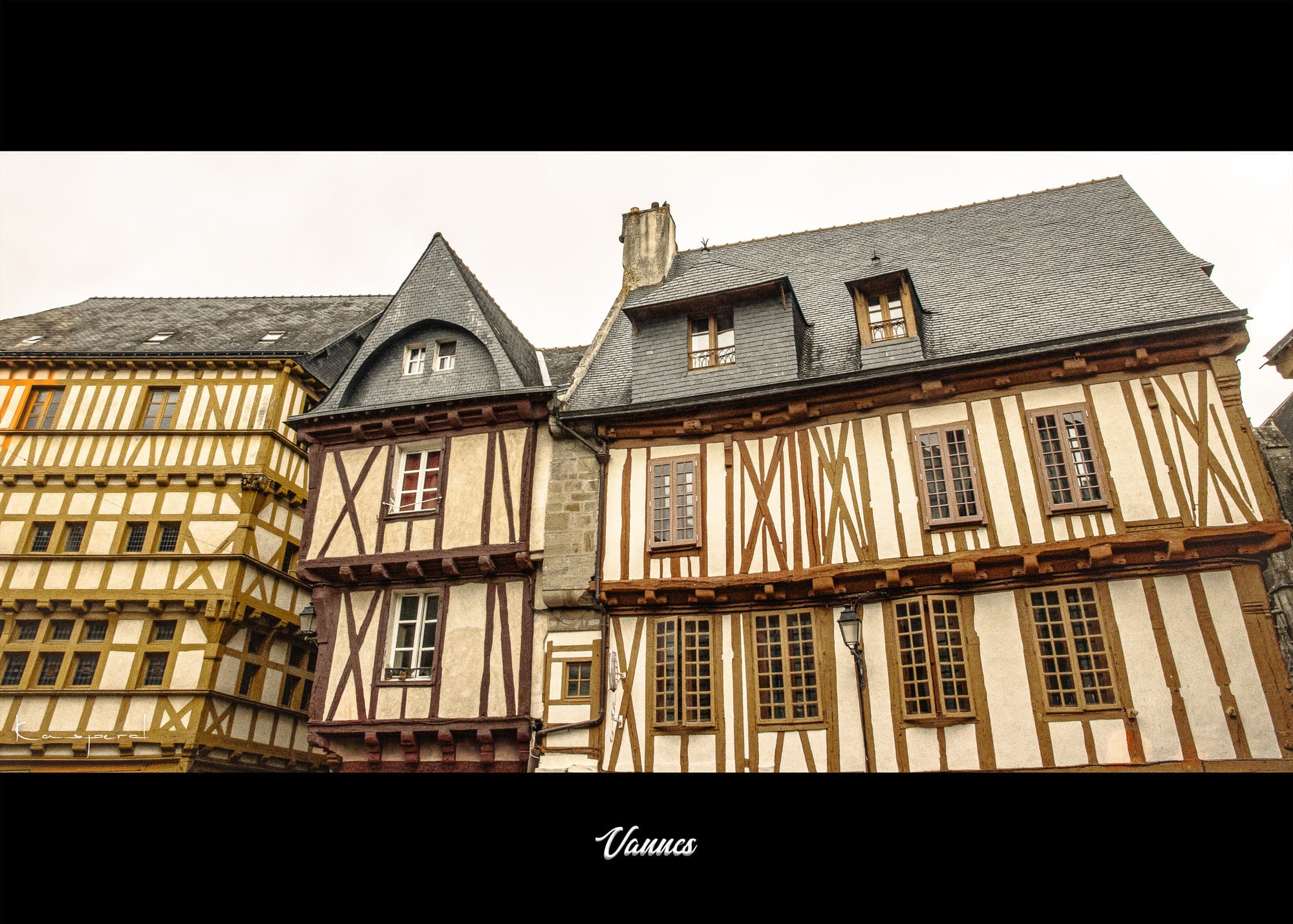 Poster Vannes (Bretagne - France). Affiches Formats 30x40cm, 40x60 cm ou 50x70 cm. Impression sur Papier Photo. Décoration murale. Architecture. Port.