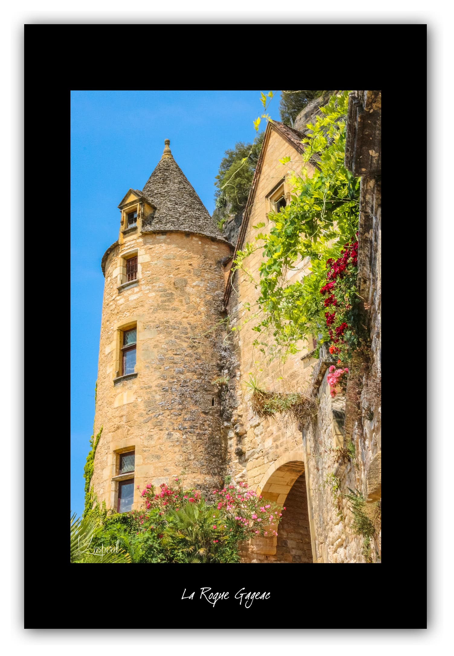 Poster La Roque Gageac - Dordogne (France). Affiches Formats 30x40 cm, 40x60 cm ou 50x70 cm. Impression sur Papier Photo. Décoration murale. Paysage. Architecture.