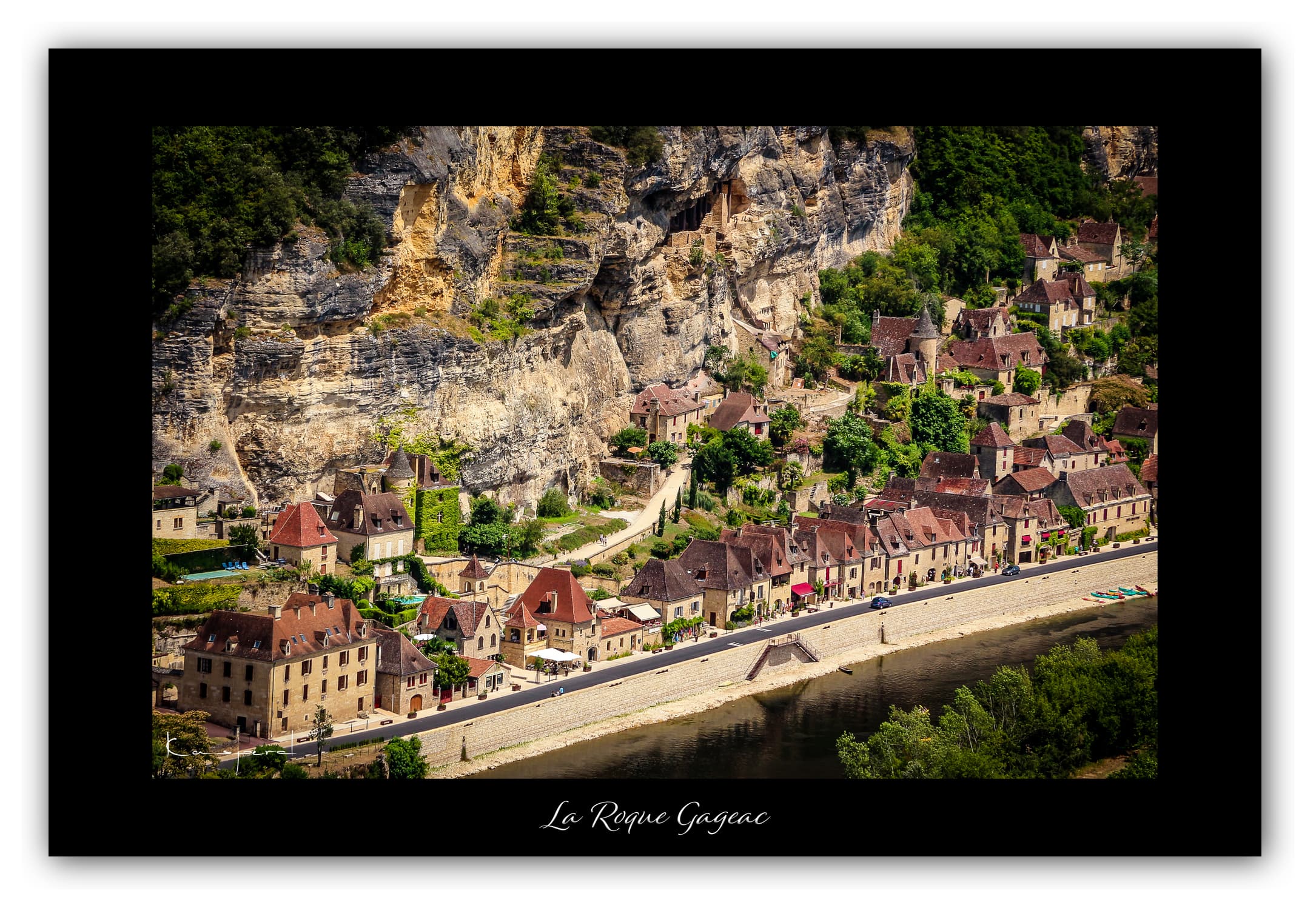Poster La Roque Gageac - Dordogne (France). Affiches Formats 30x40 cm, 40x60 cm ou 50x70 cm. Impression sur Papier Photo. Décoration murale. Paysage. Architecture.