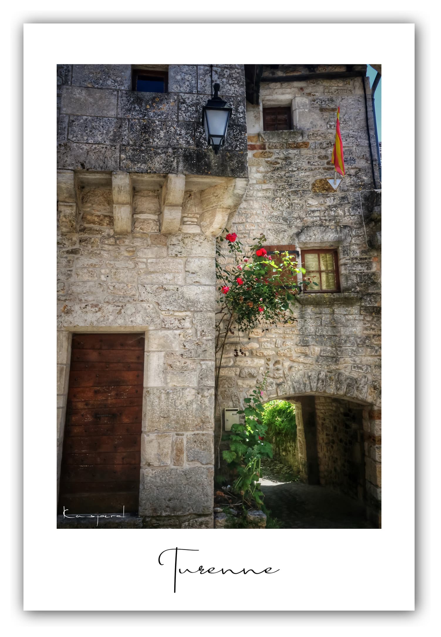 Poster Turenne - Corrèze (France). Affiches Formats 30x40 cm, 40x60 cm ou 50x70 cm. Impression sur Papier Photo. Décoration murale. Paysage. Architecture.