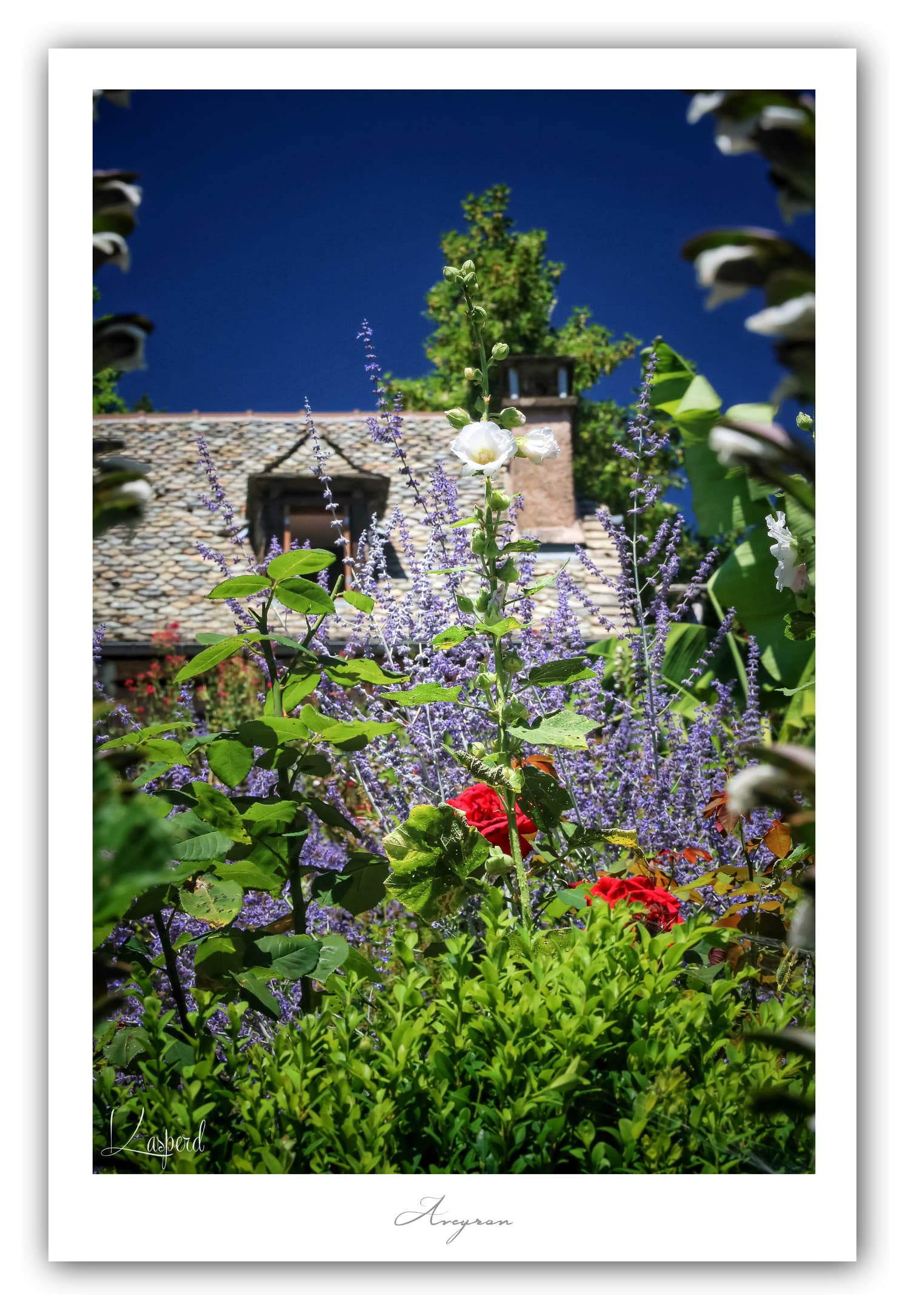 Générique Poster Conques - Aveyron (France). Affiches Formats 30x40 cm, 40x60 cm ou 50x70 cm. Impression sur Papier Photo. Décoration murale. Paysage. Architecture. Nature.