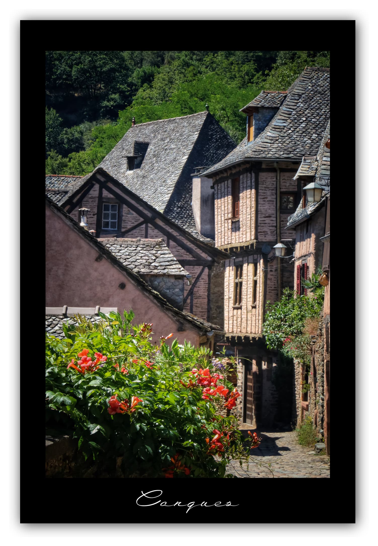 Poster Conques - Aveyron (France). Affiches Formats 30x40 cm, 40x60 cm ou 50x70 cm. Impression sur Papier Photo. Décoration murale. Paysage. Architecture. Nature.