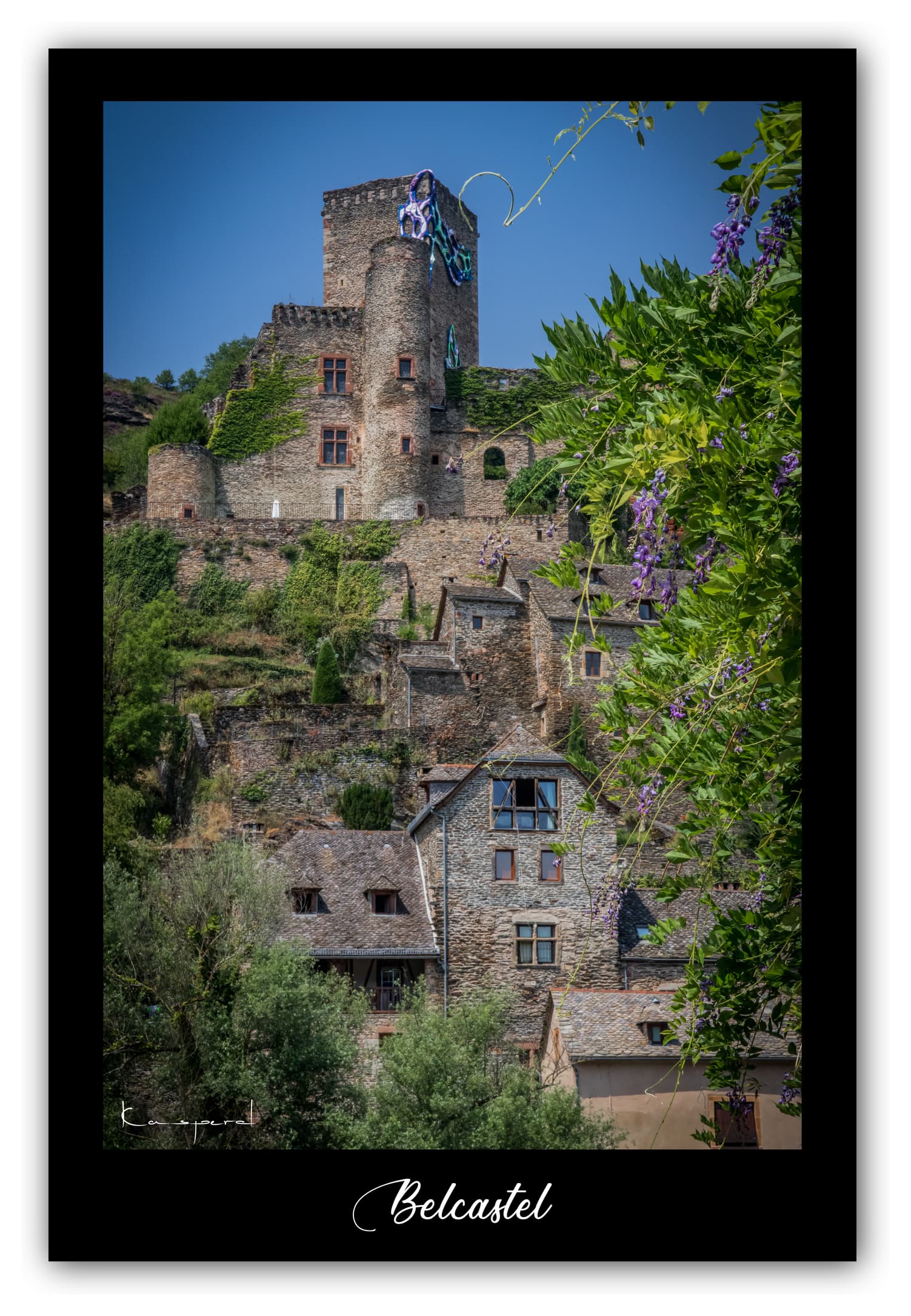 Poster Belcastel - Aveyron (France). Affiches Formats 30x40 cm, 40x60 cm ou 50x70 cm. Impression sur Papier Photo. Décoration murale. Paysage. Architecture. Nature.