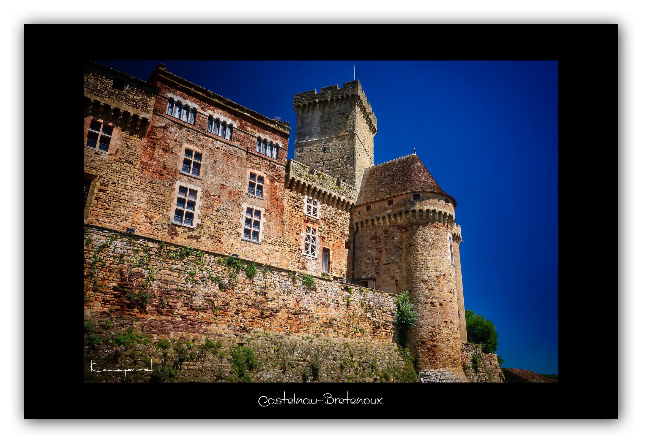 Poster Château de Castelnau-Bretenoux - Lot (France). Affiches Formats 30x40 cm, 40x60 cm ou 50x70 cm. Impression sur Papier Photo. Décoration murale. Paysage. Architecture.