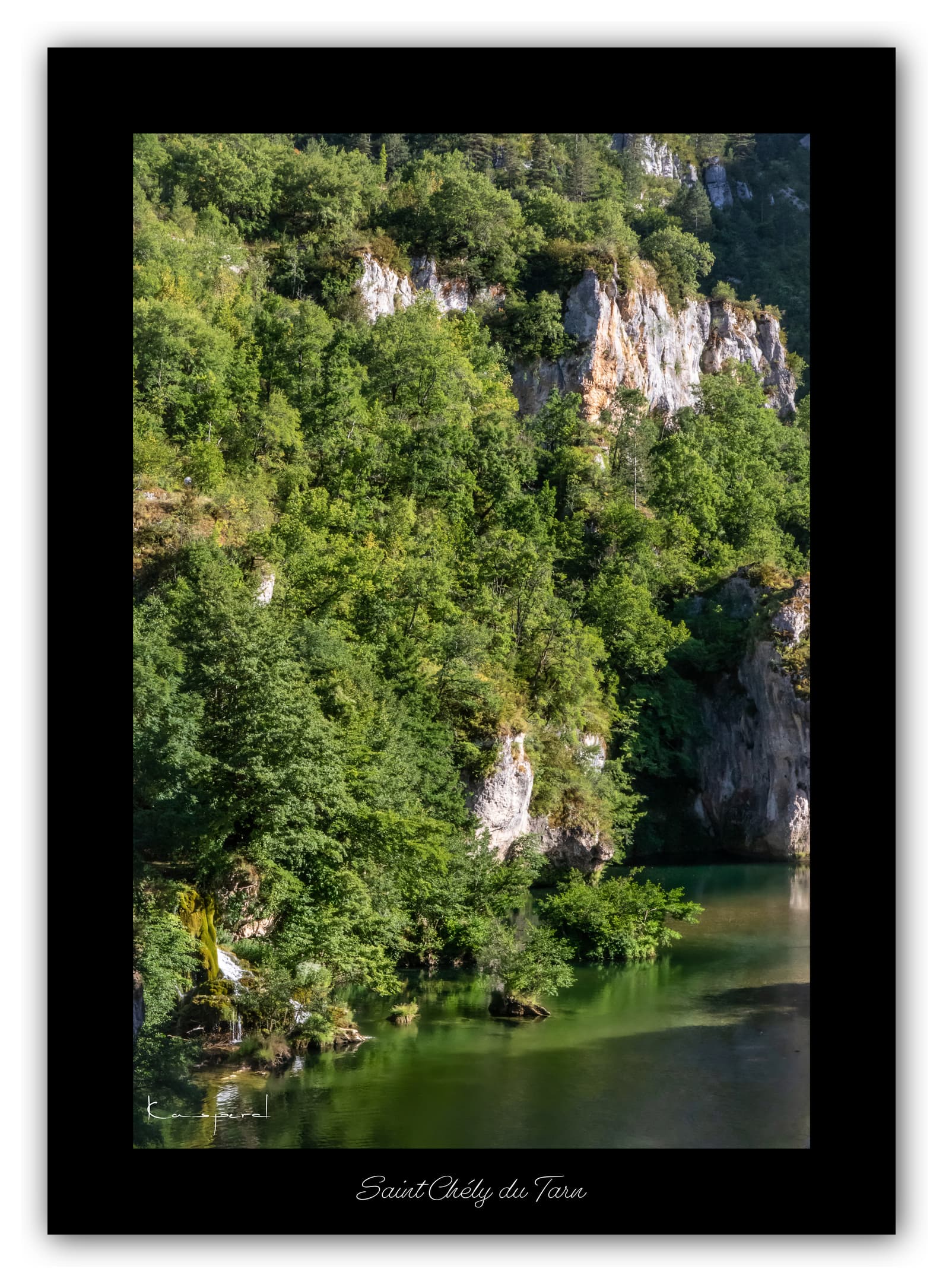 Poster Saint Chély du Tarn - Tarn (France). Affiches Formats 30x40 cm, 40x60 cm ou 50x70 cm. Impression sur Papier Photo. Décoration murale. Paysage.