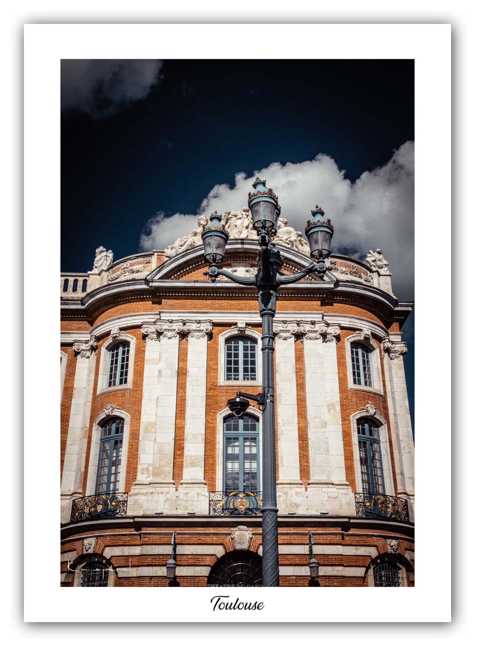 Générique Poster Théâtre du Capitole (Toulouse - France). Affiches Formats 30x40cm, 40x60 cm ou 50x70 cm. Impression sur Papier Photo. Décoration murale. Architecture. Monument.